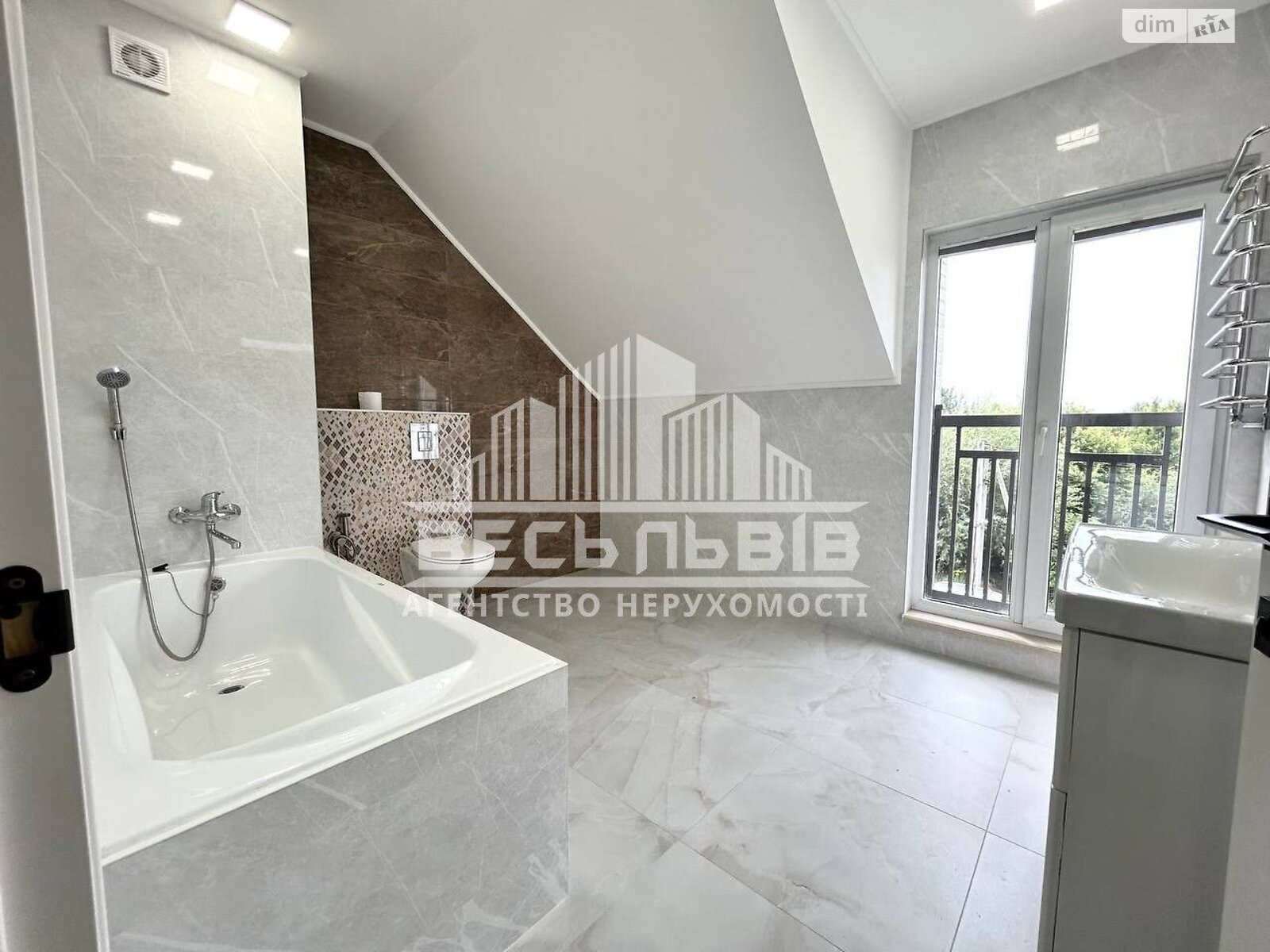 триповерховий дуплекс, 150 кв. м, цегла. Здається помісячно в Сокільниках фото 1 триповерховий дуплекс, 150 кв. м, цегла. Здається помісячно в Сокільниках фото 1