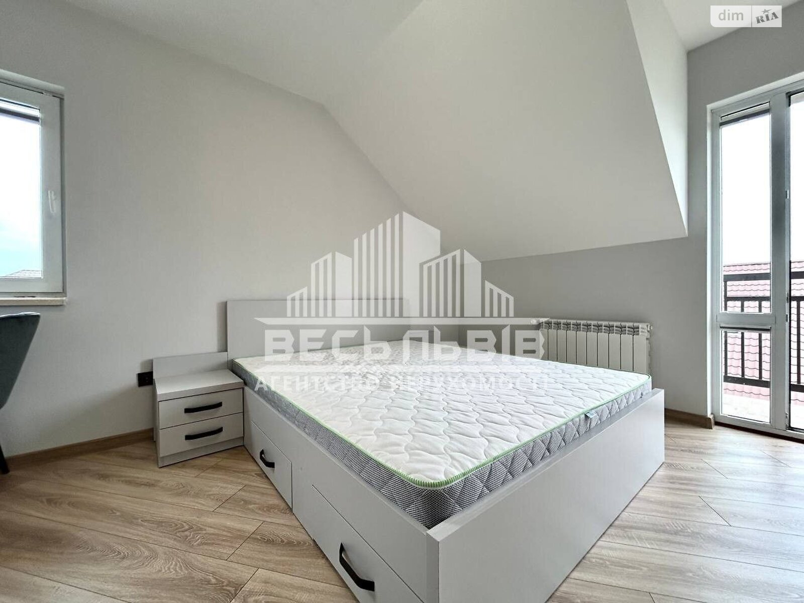 триповерховий дуплекс, 150 кв. м, цегла. Здається помісячно в Сокільниках фото 1 триповерховий дуплекс, 150 кв. м, цегла. Здається помісячно в Сокільниках фото 1