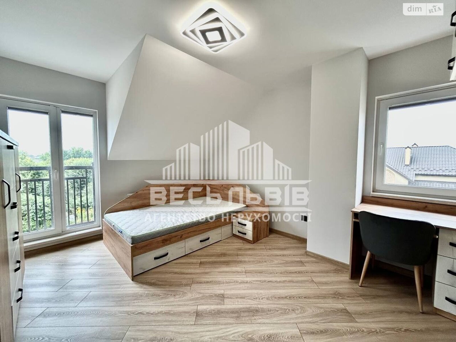 триповерховий дуплекс, 150 кв. м, цегла. Здається помісячно в Сокільниках фото 1 триповерховий дуплекс, 150 кв. м, цегла. Здається помісячно в Сокільниках фото 1