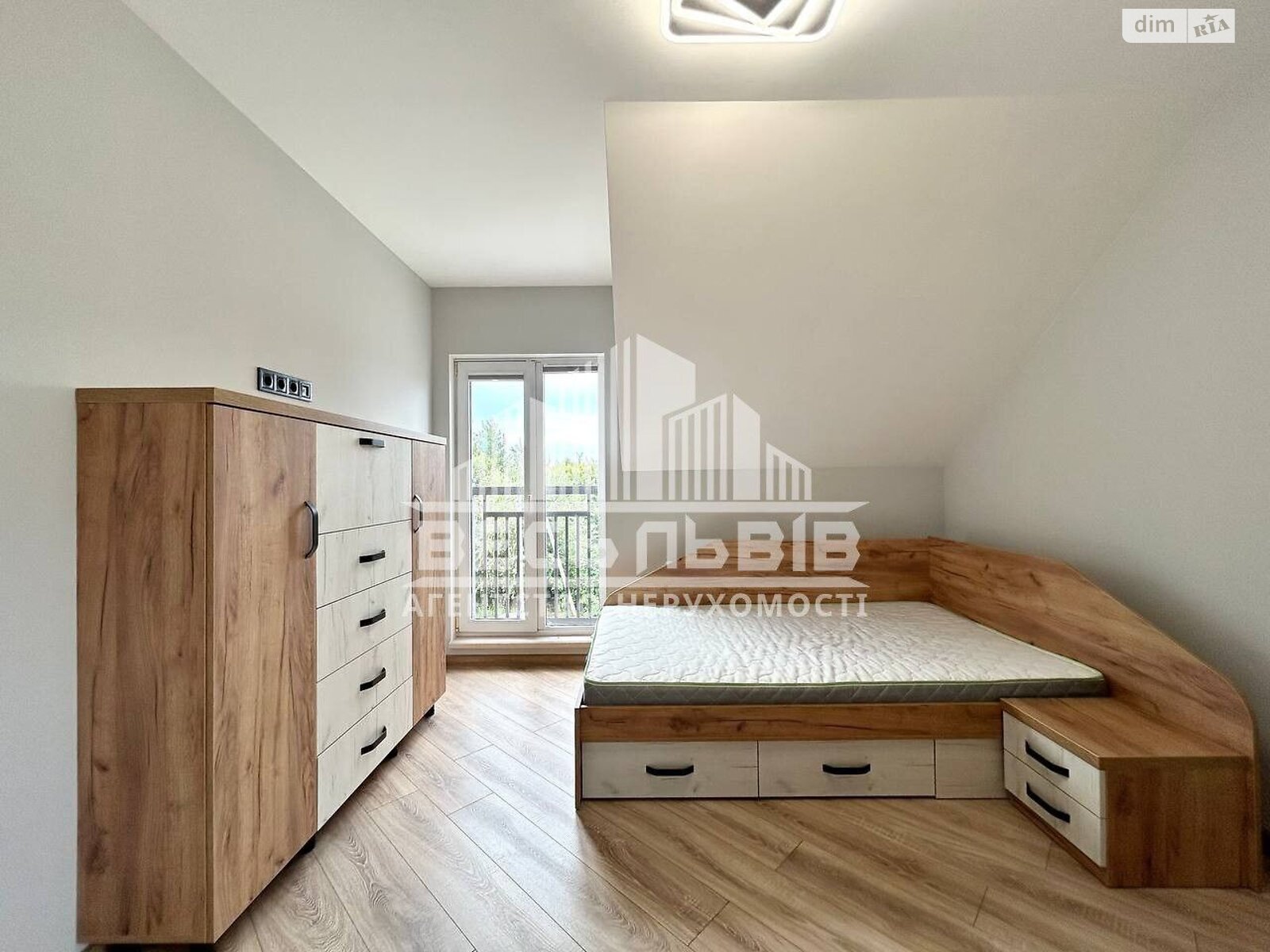 триповерховий дуплекс, 150 кв. м, цегла. Здається помісячно в Сокільниках фото 1 триповерховий дуплекс, 150 кв. м, цегла. Здається помісячно в Сокільниках фото 1