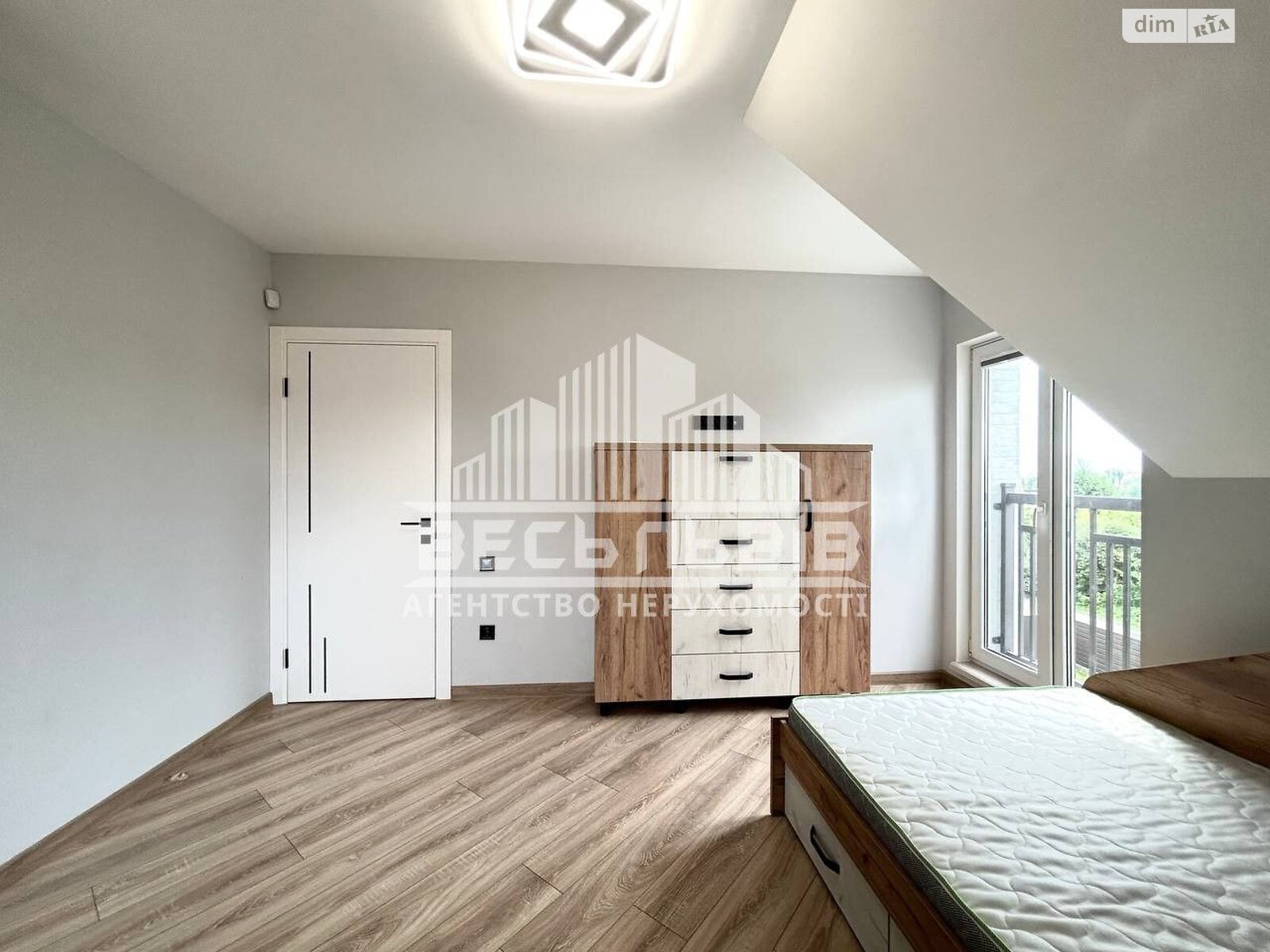 триповерховий дуплекс, 150 кв. м, цегла. Здається помісячно в Сокільниках фото 1 триповерховий дуплекс, 150 кв. м, цегла. Здається помісячно в Сокільниках фото 1