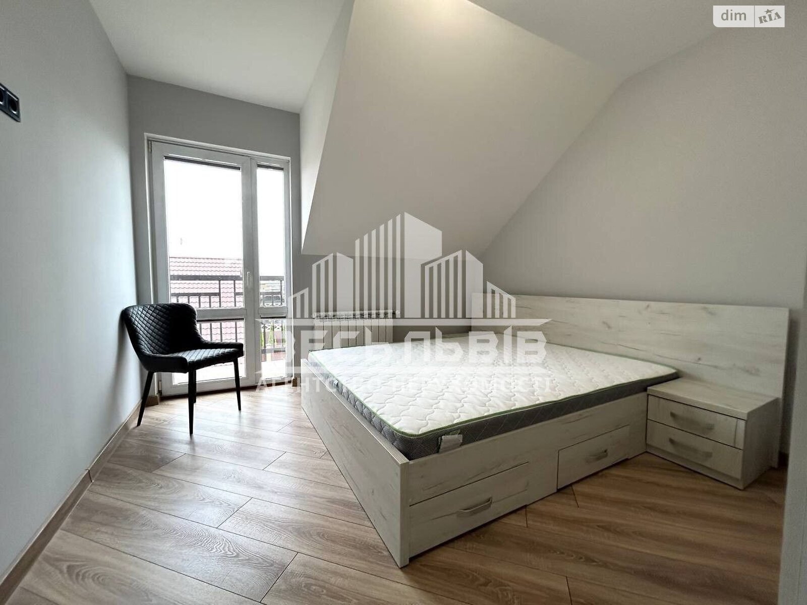 триповерховий дуплекс, 150 кв. м, цегла. Здається помісячно в Сокільниках фото 1 триповерховий дуплекс, 150 кв. м, цегла. Здається помісячно в Сокільниках фото 1