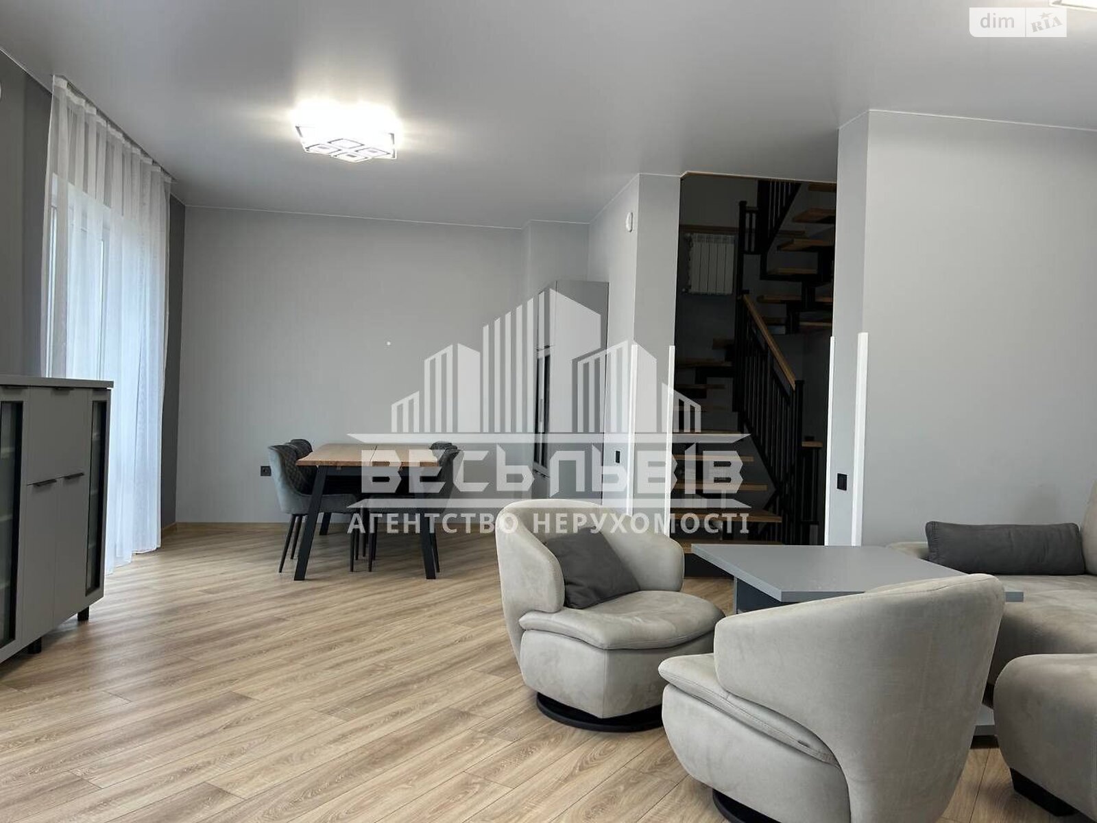 триповерховий дуплекс, 150 кв. м, цегла. Здається помісячно в Сокільниках фото 1 триповерховий дуплекс, 150 кв. м, цегла. Здається помісячно в Сокільниках фото 1