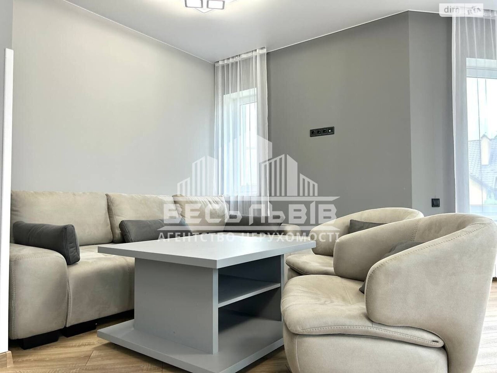 триповерховий дуплекс, 150 кв. м, цегла. Здається помісячно в Сокільниках фото 1 триповерховий дуплекс, 150 кв. м, цегла. Здається помісячно в Сокільниках фото 1