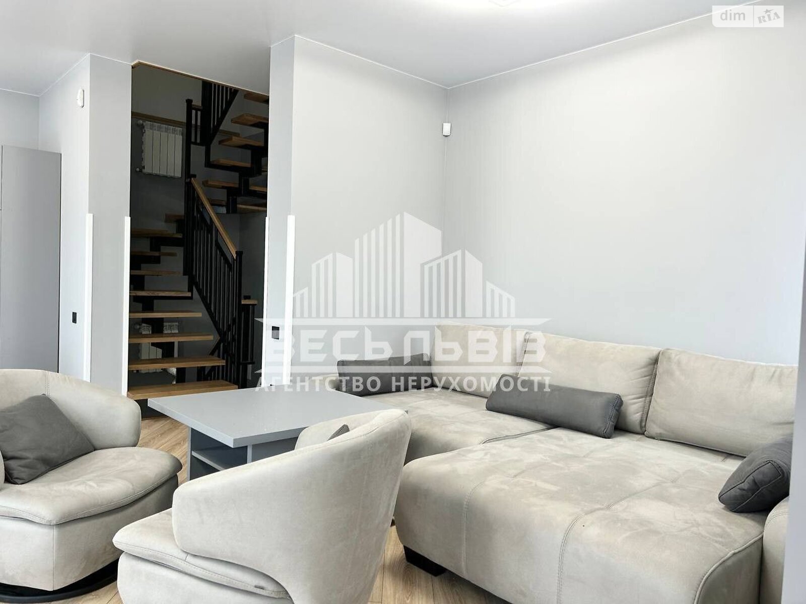 триповерховий дуплекс, 150 кв. м, цегла. Здається помісячно в Сокільниках фото 1 триповерховий дуплекс, 150 кв. м, цегла. Здається помісячно в Сокільниках фото 1