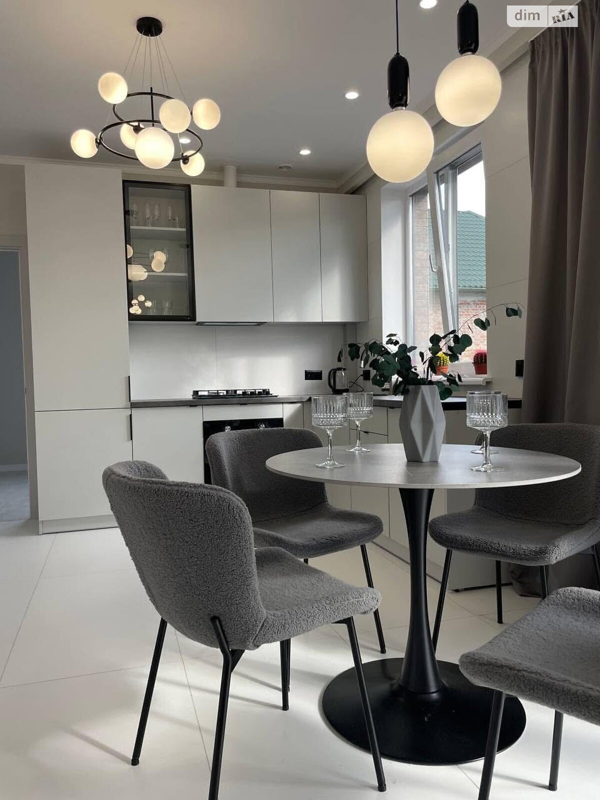 одноэтажный дуплекс, 98 кв. м, кирпич. Сдается помесячно в Тернополе фото 1 одноэтажный дуплекс, 98 кв. м, кирпич. Сдается помесячно в Тернополе фото 1