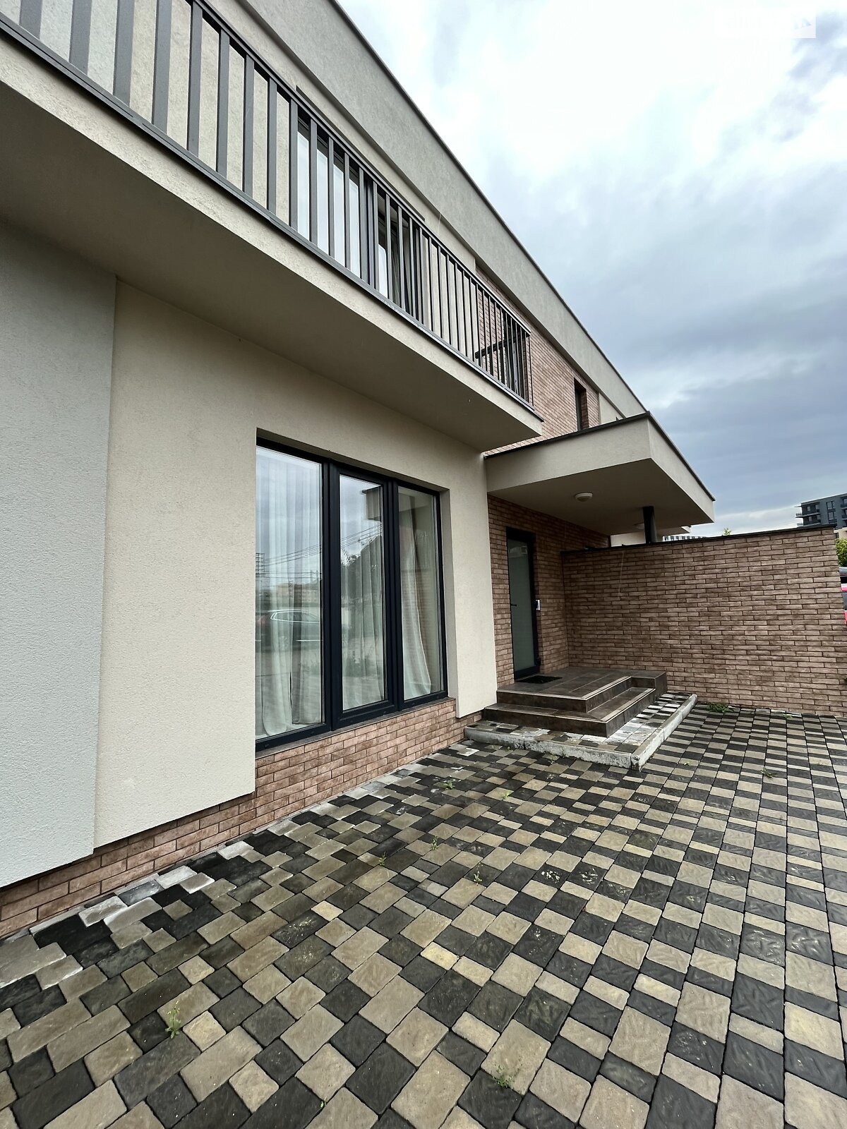 двоповерховий дуплекс, 122 кв. м, цегла. Здається помісячно в Ужгороді фото 1 двоповерховий дуплекс, 122 кв. м, цегла. Здається помісячно в Ужгороді фото 1