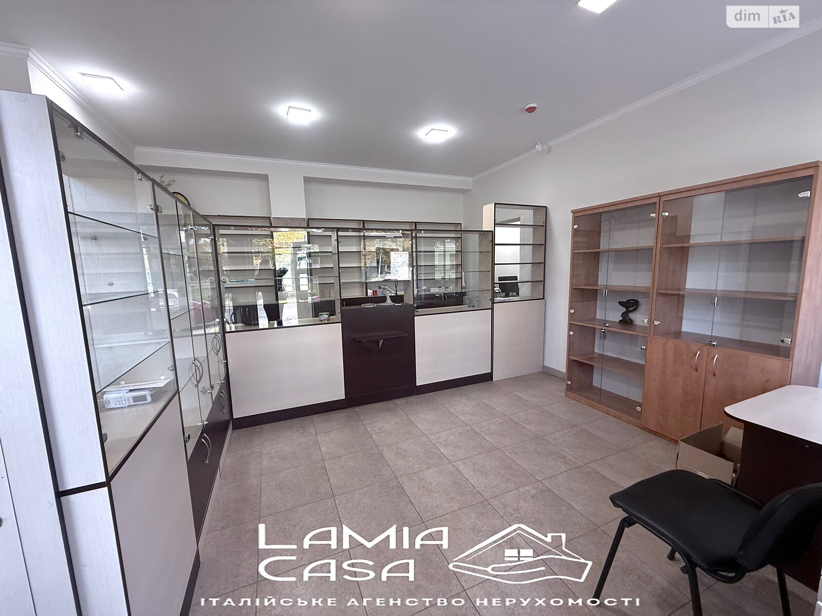 Комерційне приміщення в Чернівцях, здам в оренду по Дзержика Корнелія вулиця 41Ж, район Роша, ціна: 30 000 грн за об’єкт фото 1