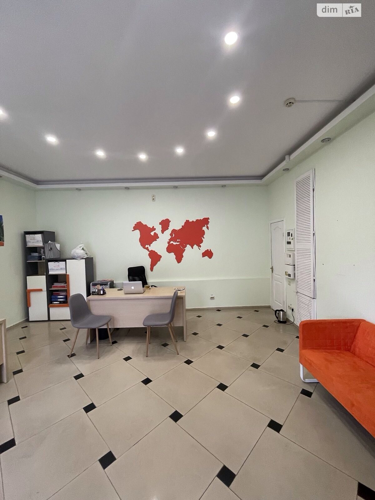 Коммерческое помещение в Днепре, сдам в аренду по Поля Александра проспект, район Славутич, цена: 15 000 грн за объект фото 1