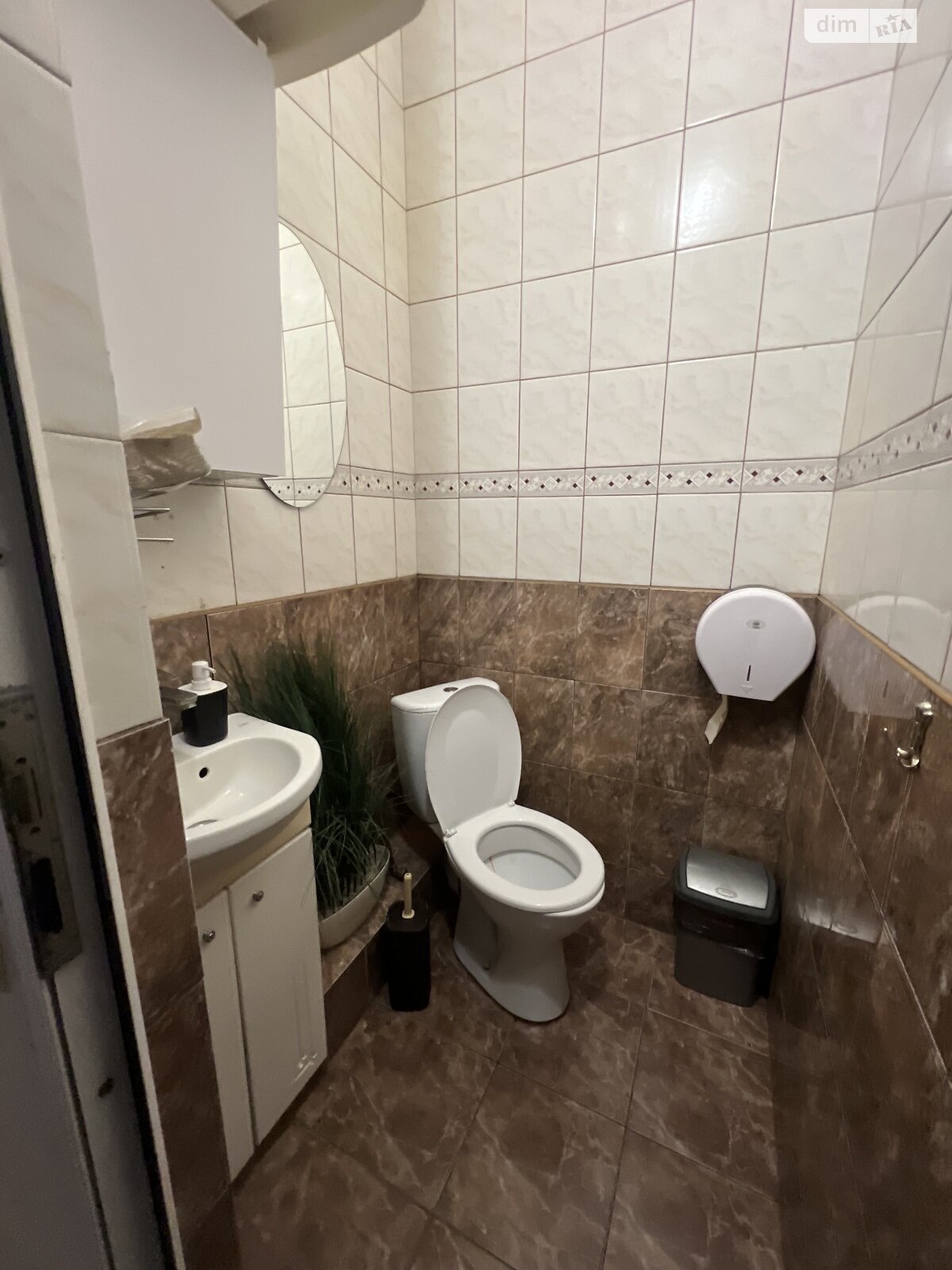 Коммерческое помещение в Хмельницком, сдам в аренду по Каменецкая улица 50, район Старый город (старый базар), цена: 4 243 грн за объект фото 1