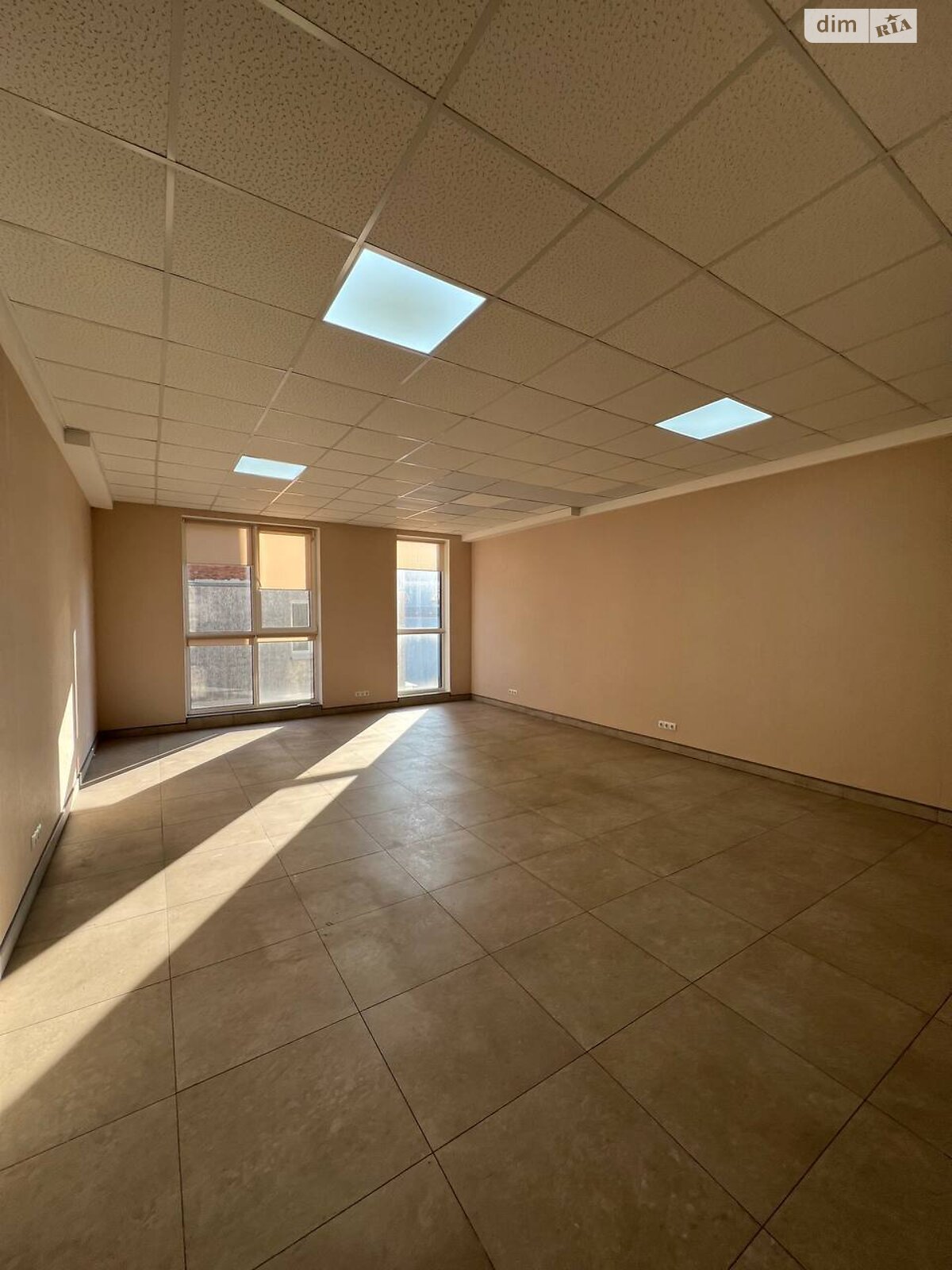 Комерційне приміщення в Хмельницькому, здам в оренду по Соборна вулиця 12, район Центр, ціна: 11 000 грн за об’єкт фото 1