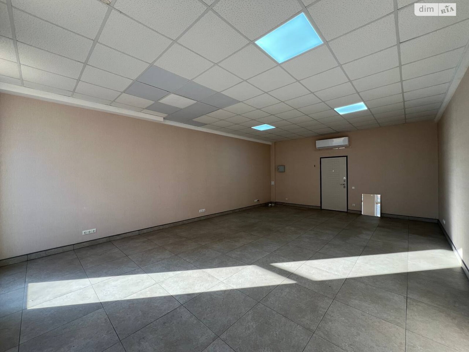 Комерційне приміщення в Хмельницькому, здам в оренду по Соборна вулиця 12, район Центр, ціна: 11 000 грн за об’єкт фото 1