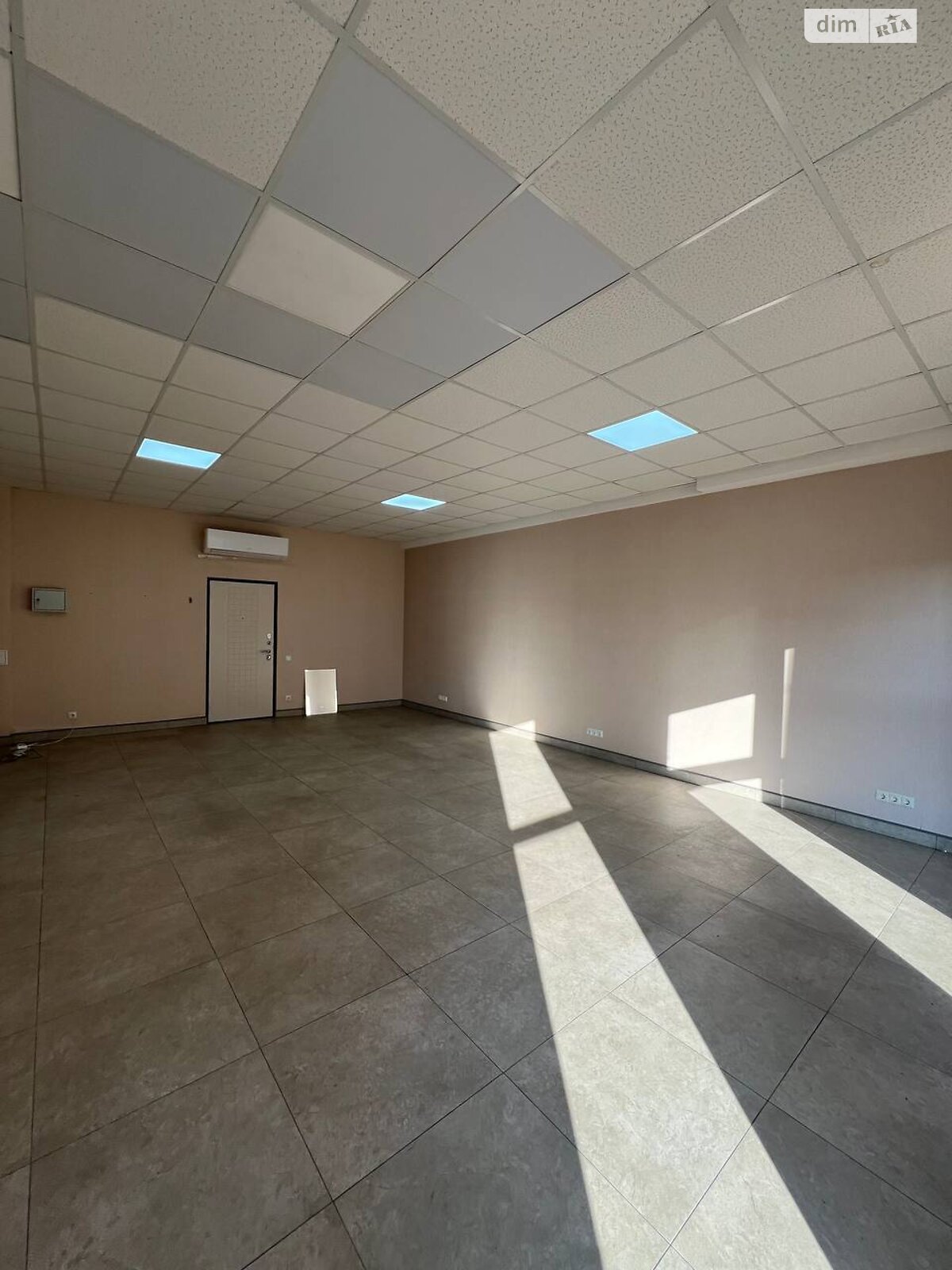 Комерційне приміщення в Хмельницькому, здам в оренду по Соборна вулиця 12, район Центр, ціна: 11 000 грн за об’єкт фото 1