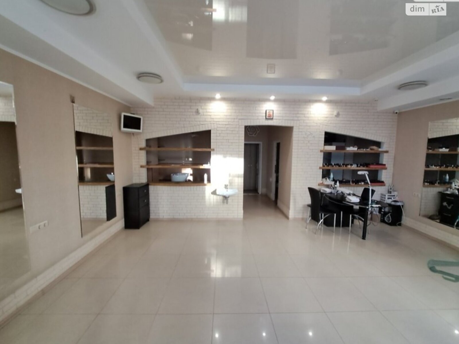 Коммерческое помещение в Хмельницком, сдам в аренду по Панаса Мирного улица 1/2, район Выставка, цена: 18 000 грн за объект фото 1