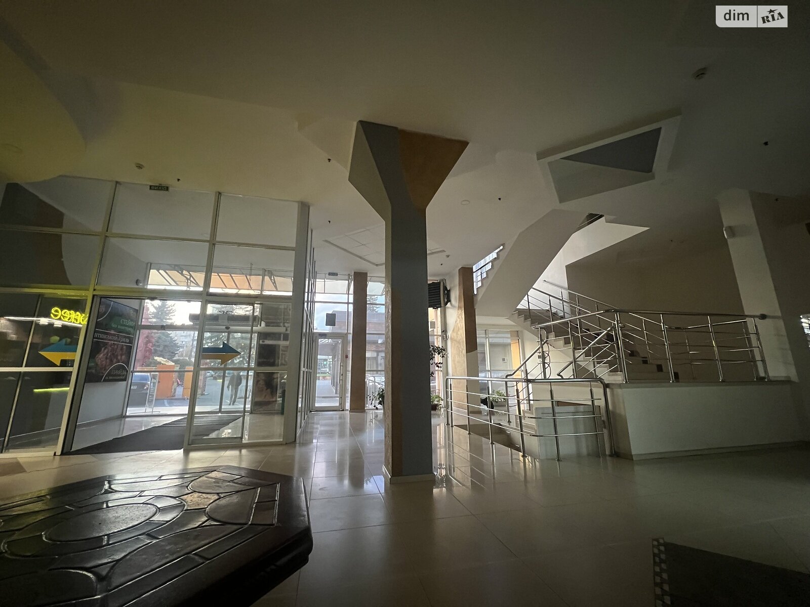 Коммерческое помещение в Хмельницком, сдам в аренду по Свободы улица 1А, район Выставка, цена: 25 320 грн за объект фото 1