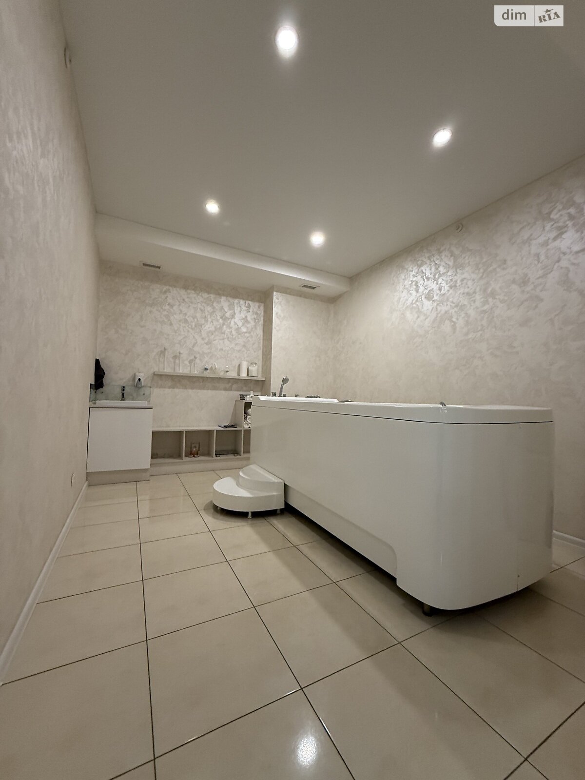 Коммерческое помещение в Хмельницком, сдам в аренду по Заречанская улица 3/1, район Выставка, цена: 50 000 грн за объект фото 1