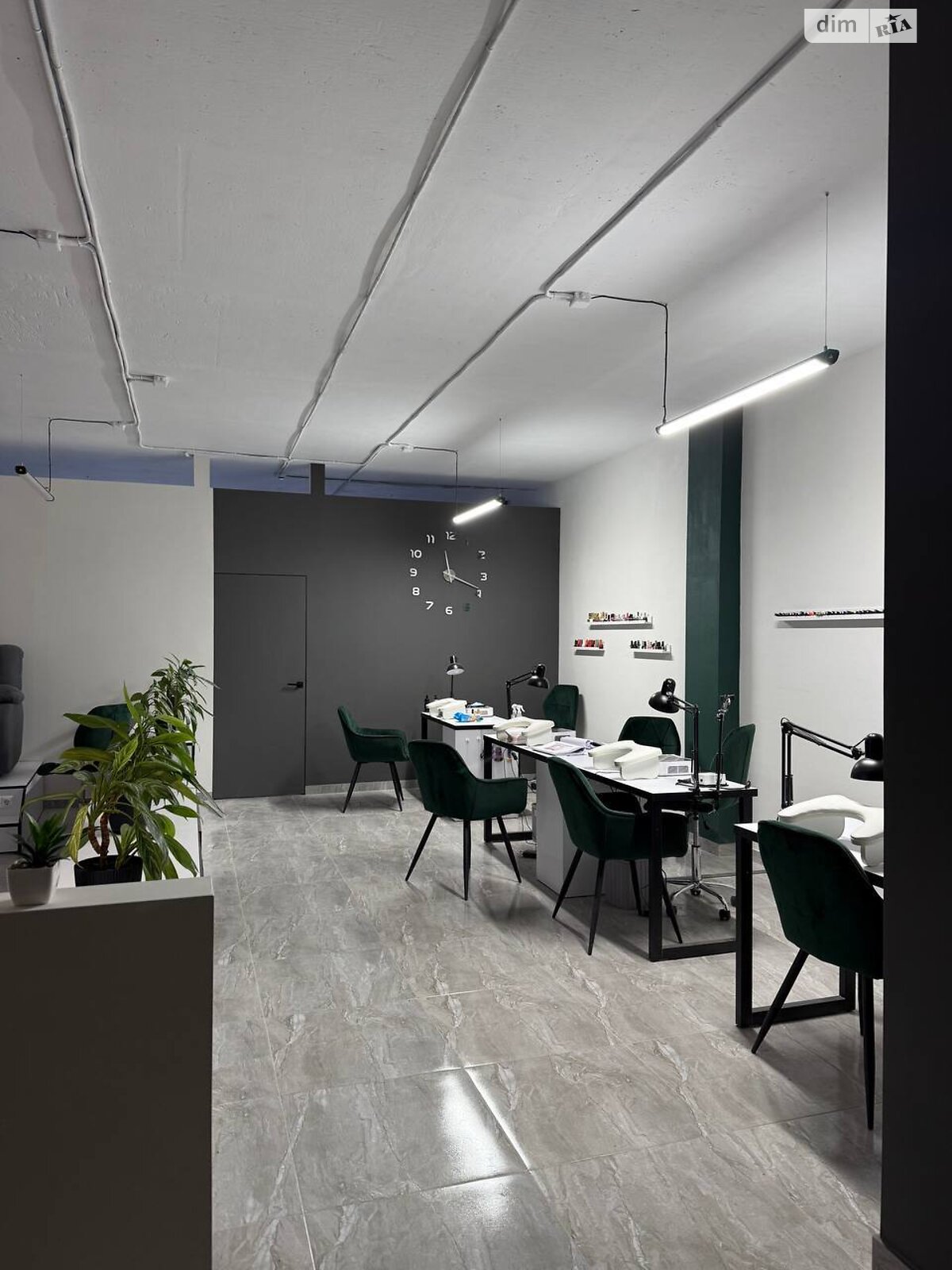 Коммерческое помещение в Хмельницком, сдам в аренду по Заречанская улица 3/4, район Выставка, цена: 17 820 грн за объект фото 1