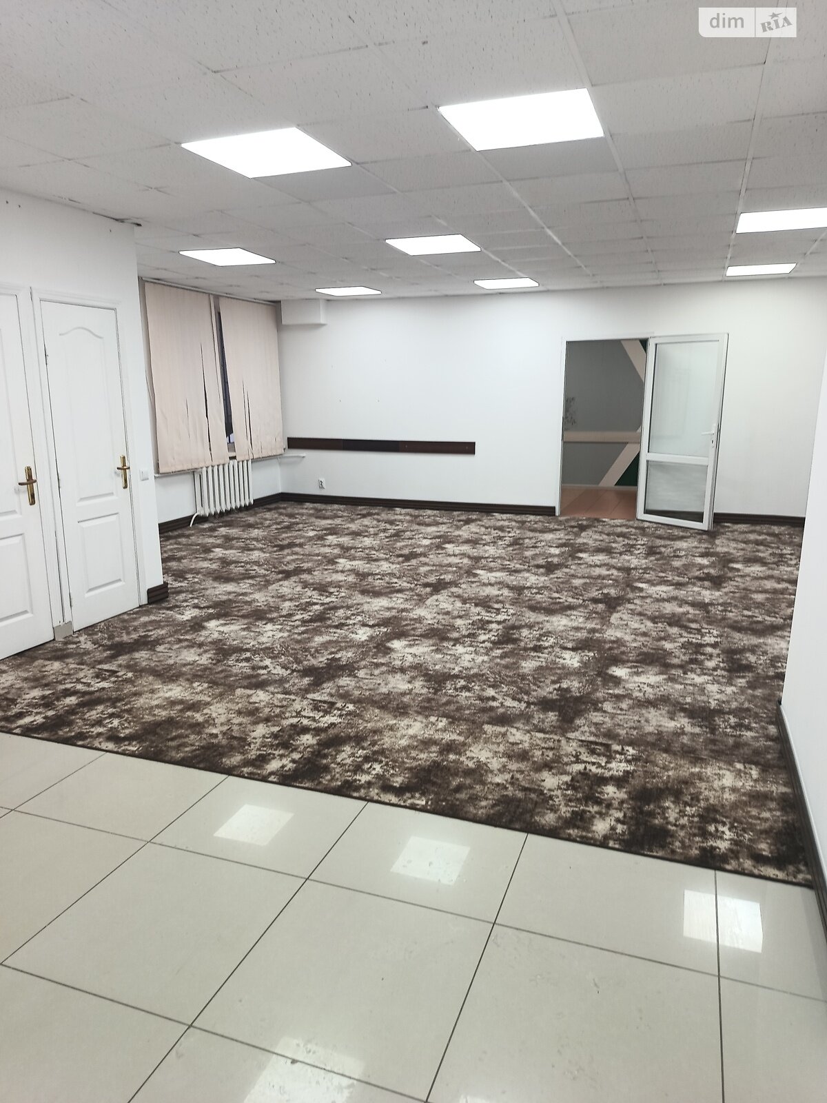 Коммерческое помещение в Хмельницком, сдам в аренду по Заречанская улица, район Выставка, цена: 18 700 грн за объект фото 1