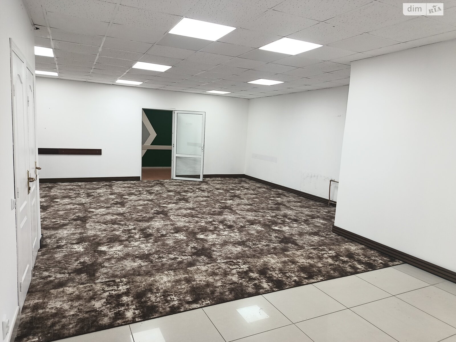 Коммерческое помещение в Хмельницком, сдам в аренду по Заречанская улица, район Выставка, цена: 18 700 грн за объект фото 1
