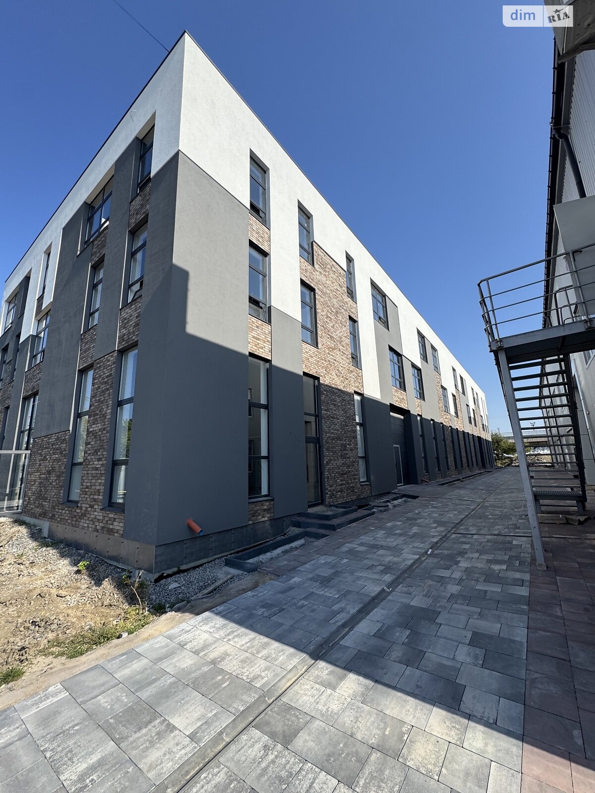 Коммерческое помещение в Хмельницком, сдам в аренду по Молодежная улица, район Юго-Западный, цена: 42 550 грн за объект фото 1 Коммерческое помещение в Хмельницком, сдам в аренду по Молодежная улица, район Юго-Западный, цена: 42 550 грн за объект фото 1