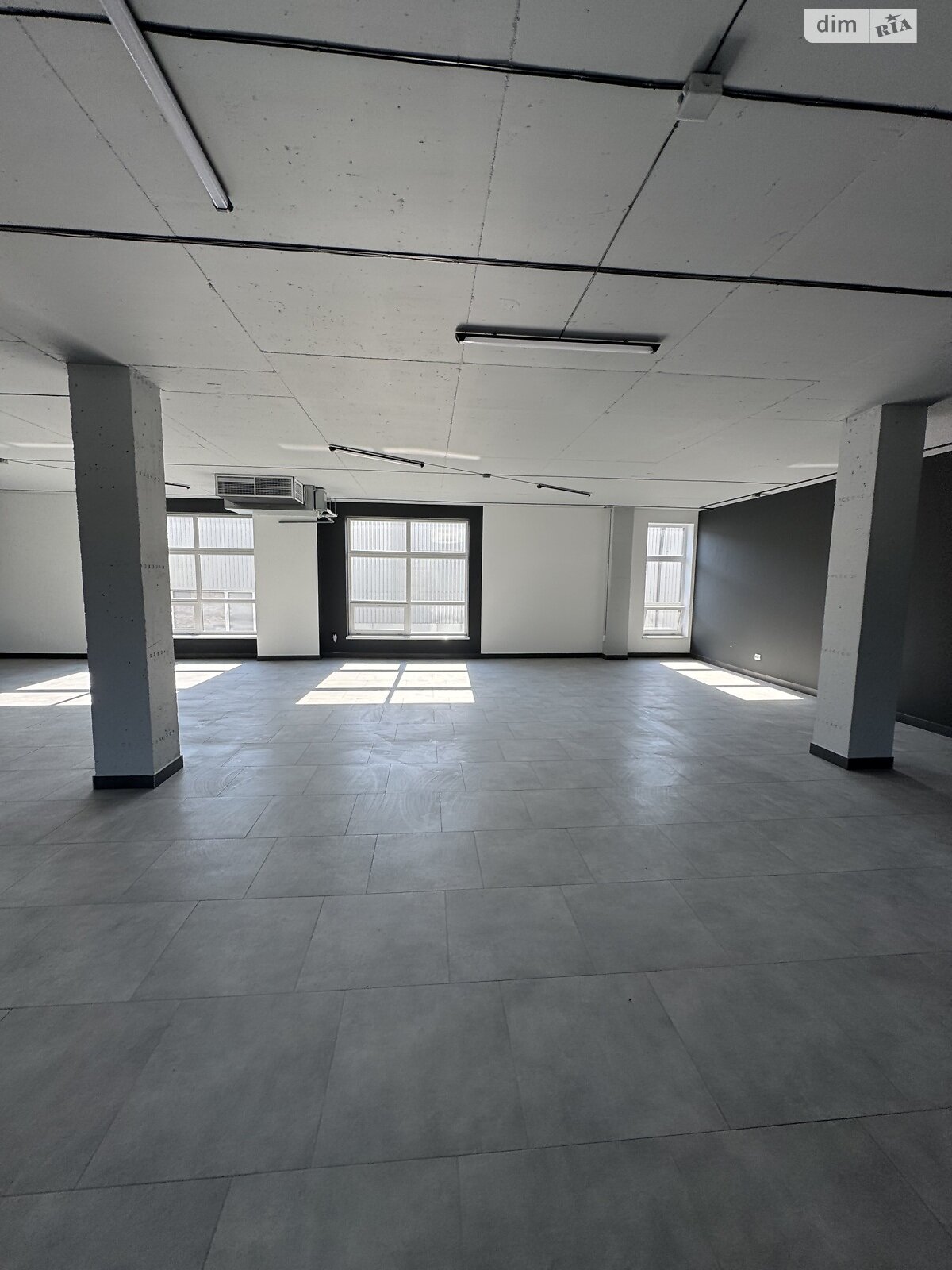 Коммерческое помещение в Хмельницком, сдам в аренду по Молодежная улица, район Юго-Западный, цена: 42 550 грн за объект фото 1 Коммерческое помещение в Хмельницком, сдам в аренду по Молодежная улица, район Юго-Западный, цена: 42 550 грн за объект фото 1