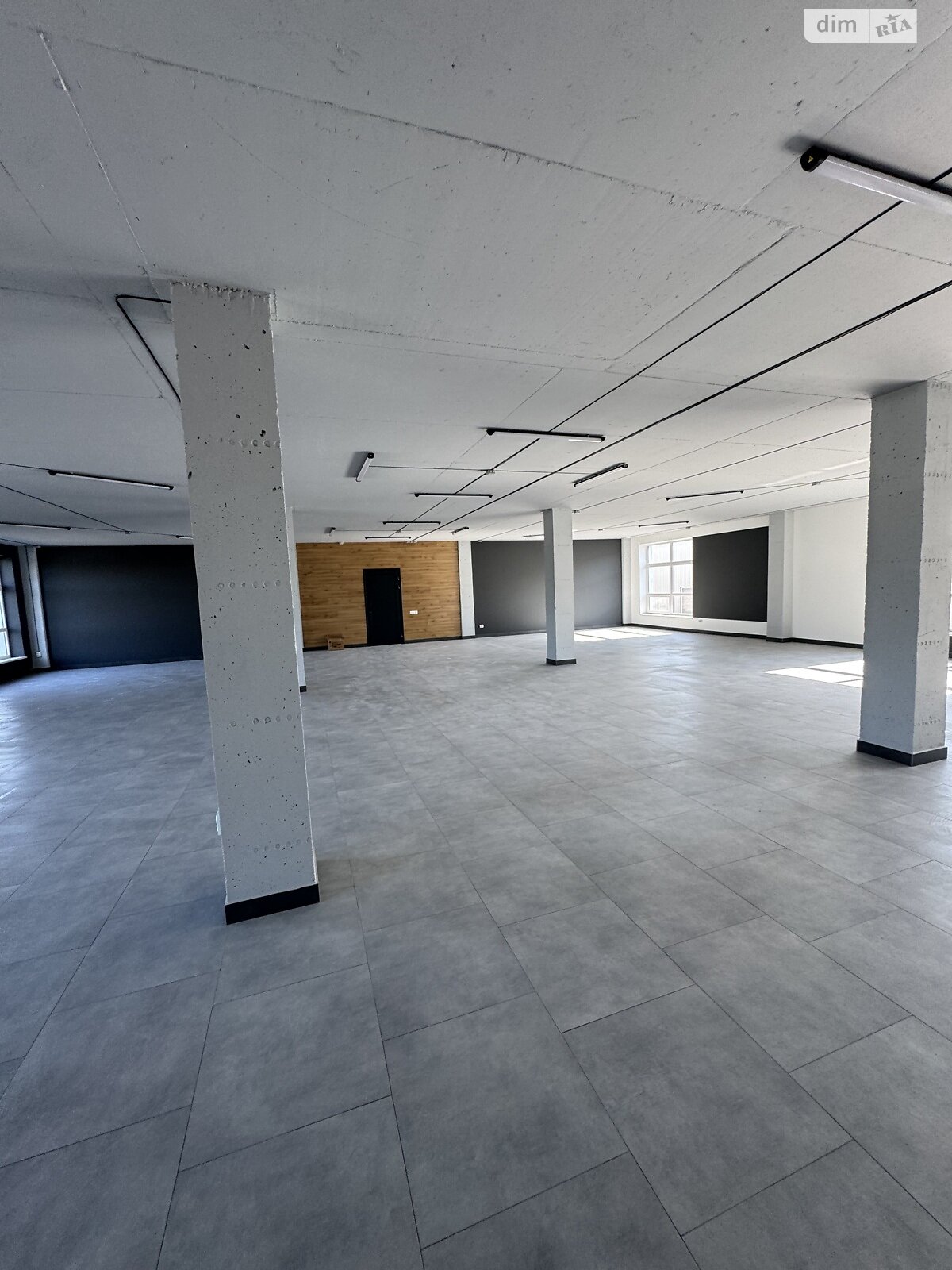 Коммерческое помещение в Хмельницком, сдам в аренду по Молодежная улица, район Юго-Западный, цена: 42 550 грн за объект фото 1 Коммерческое помещение в Хмельницком, сдам в аренду по Молодежная улица, район Юго-Западный, цена: 42 550 грн за объект фото 1