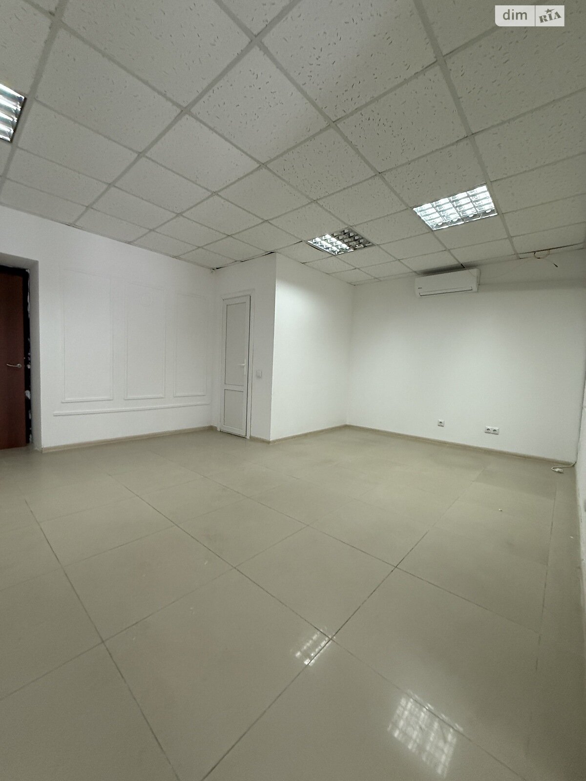 Коммерческое помещение в Хмельницком, сдам в аренду по Молодежная улица 2/3А, район Юго-Западный, цена: 8 400 грн за объект фото 1