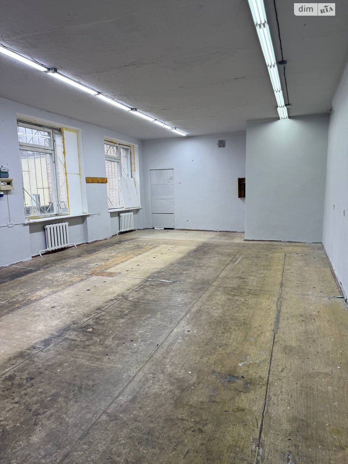 Коммерческое помещение в Хмельницком, сдам в аренду по Молодежная улица 12/1, район Юго-Западный, цена: 9 600 грн за объект фото 1