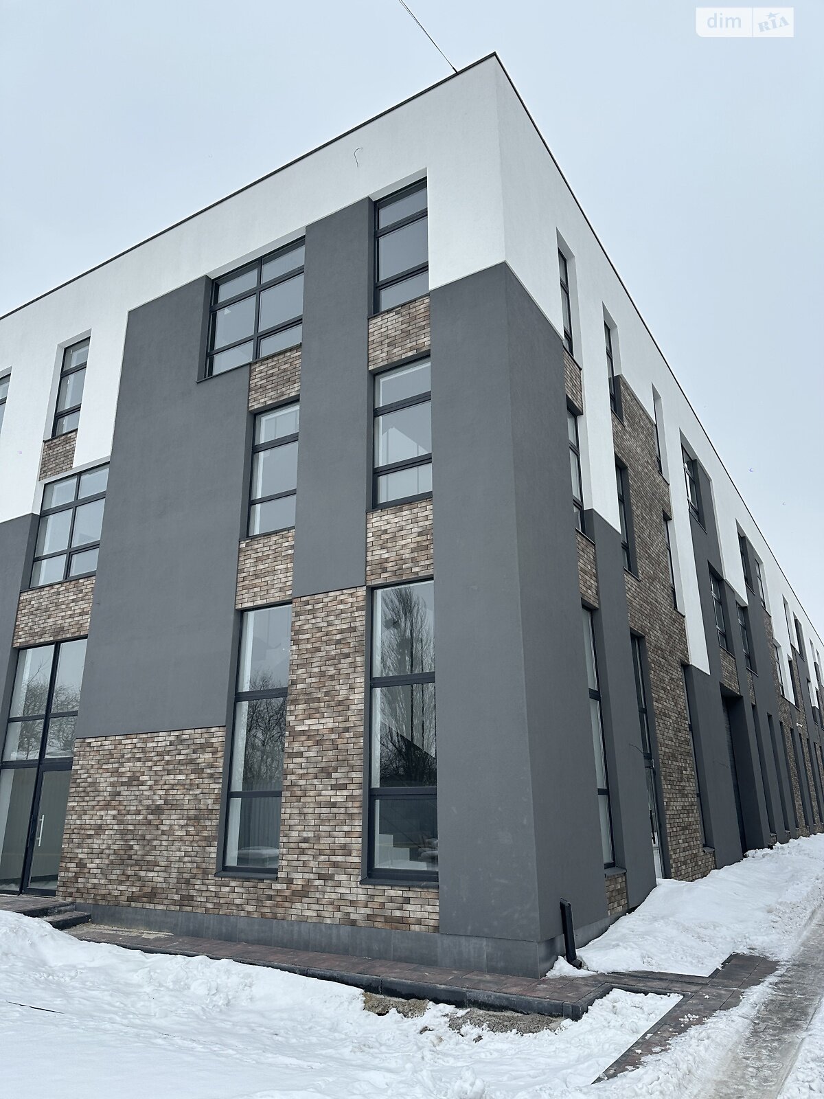 Коммерческое помещение в Хмельницком, сдам в аренду по Молодежная улица 15/1, район Юго-Западный, цена: 141 000 грн за объект фото 1