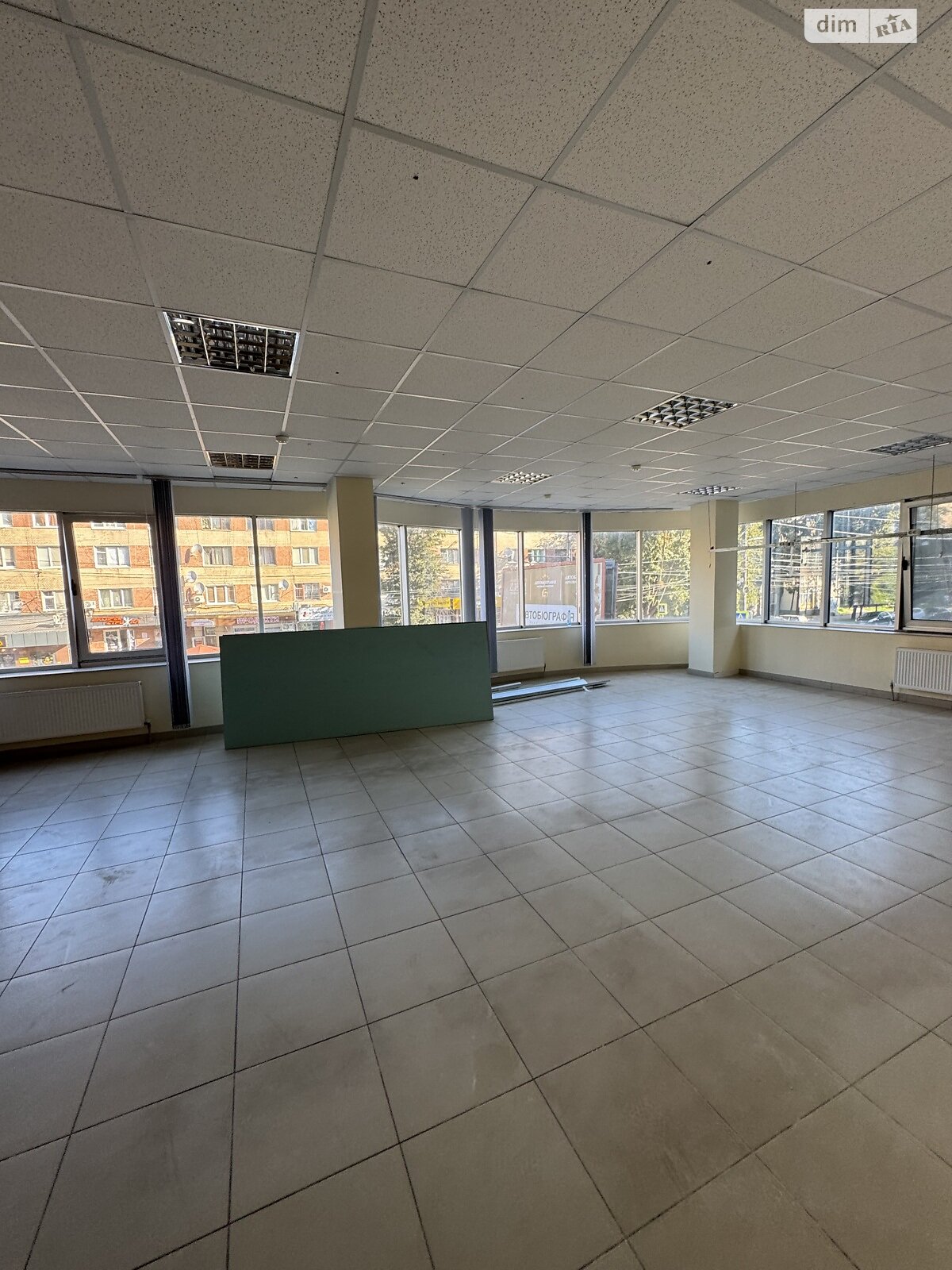 Комерційне приміщення в Хмельницькому, здам в оренду по Зарічанська вулиця 3/2, район Заріччя, ціна: 35 650 грн за об’єкт фото 1