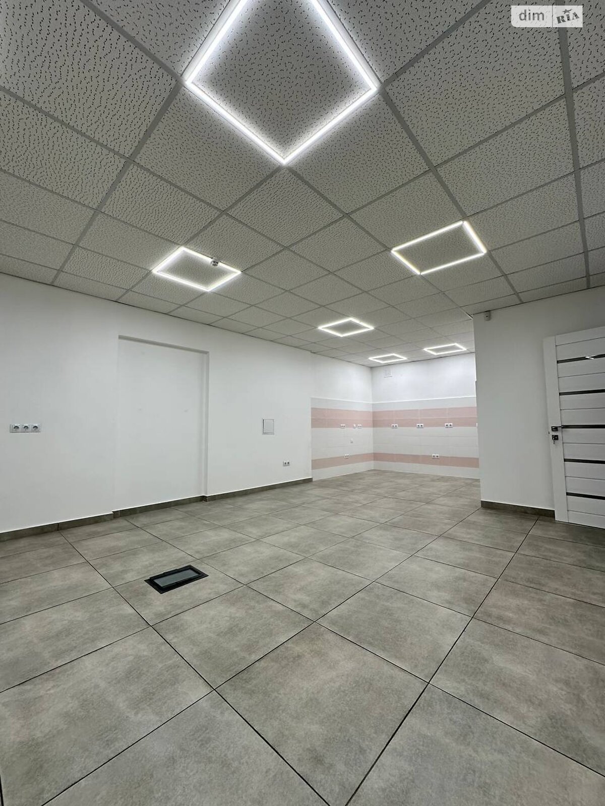 Коммерческое помещение в Ивано-Франковске, сдам в аренду по Национальной Гвардии улица 14У, район Арсенал, цена: 18 000 грн за объект фото 1 Коммерческое помещение в Ивано-Франковске, сдам в аренду по Национальной Гвардии улица 14У, район Арсенал, цена: 18 000 грн за объект фото 1