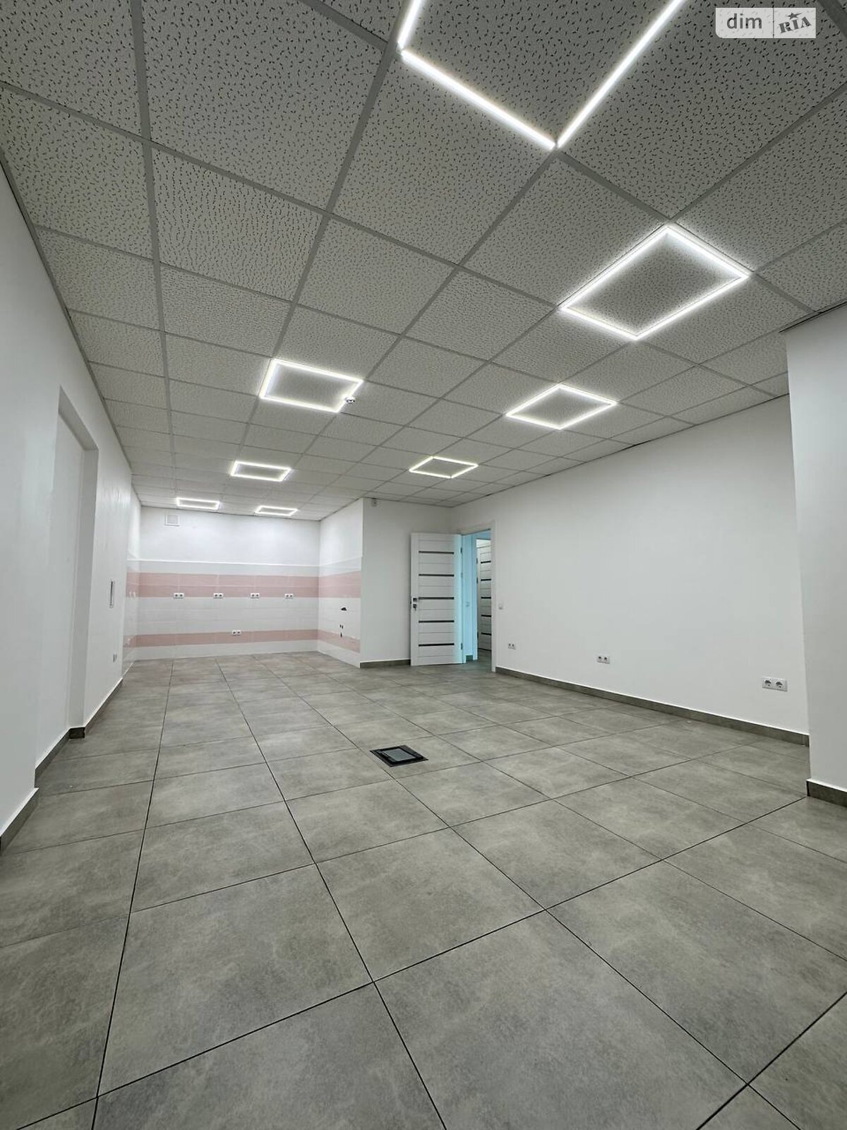 Коммерческое помещение в Ивано-Франковске, сдам в аренду по Национальной Гвардии улица 14У, район Арсенал, цена: 18 000 грн за объект фото 1 Коммерческое помещение в Ивано-Франковске, сдам в аренду по Национальной Гвардии улица 14У, район Арсенал, цена: 18 000 грн за объект фото 1