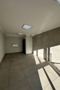 Комерційне приміщення в Івано-Франківську, Берегова вулиця, ціна оренди: 10 000 грн за об’єкт фото 2