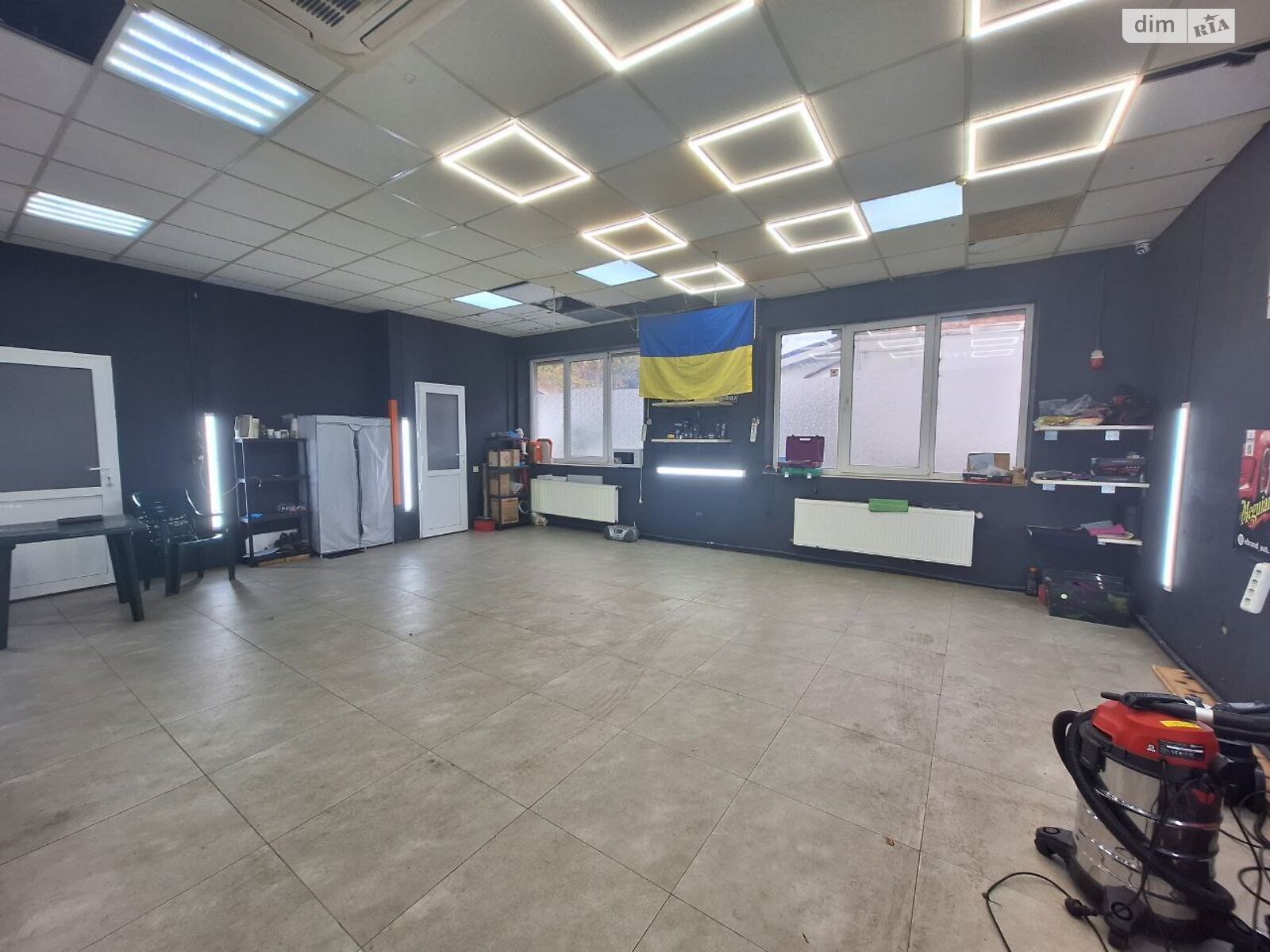 Коммерческое помещение в Ивано-Франковске, сдам в аренду по Героїв Херсона (Ушинского) улица 4В, район Княгинин, цена: 20 000 грн за объект фото 1 Коммерческое помещение в Ивано-Франковске, сдам в аренду по Героїв Херсона (Ушинского) улица 4В, район Княгинин, цена: 20 000 грн за объект фото 1