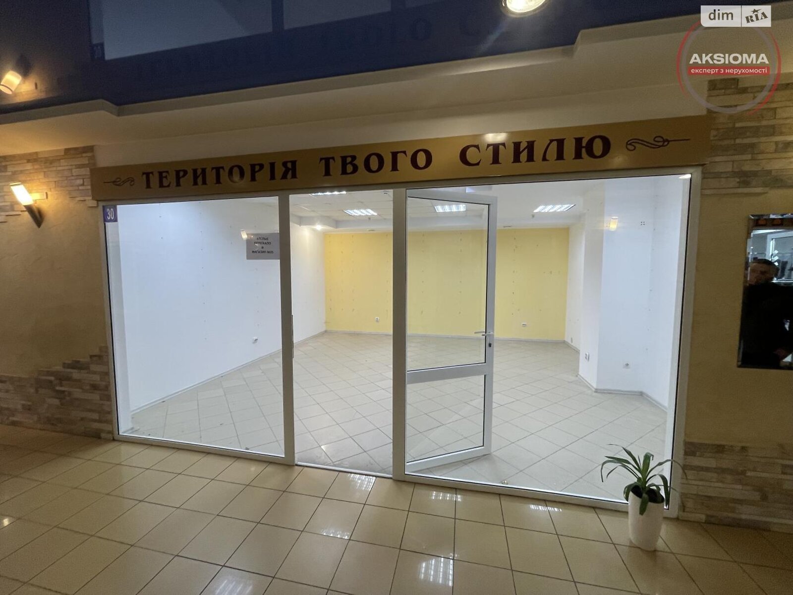 Комерційне приміщення в Івано-Франківську, здам в оренду по Дністровська вулиця, район Центр, ціна: 5 000 грн за об’єкт фото 1 Комерційне приміщення в Івано-Франківську, здам в оренду по Дністровська вулиця, район Центр, ціна: 5 000 грн за об’єкт фото 1