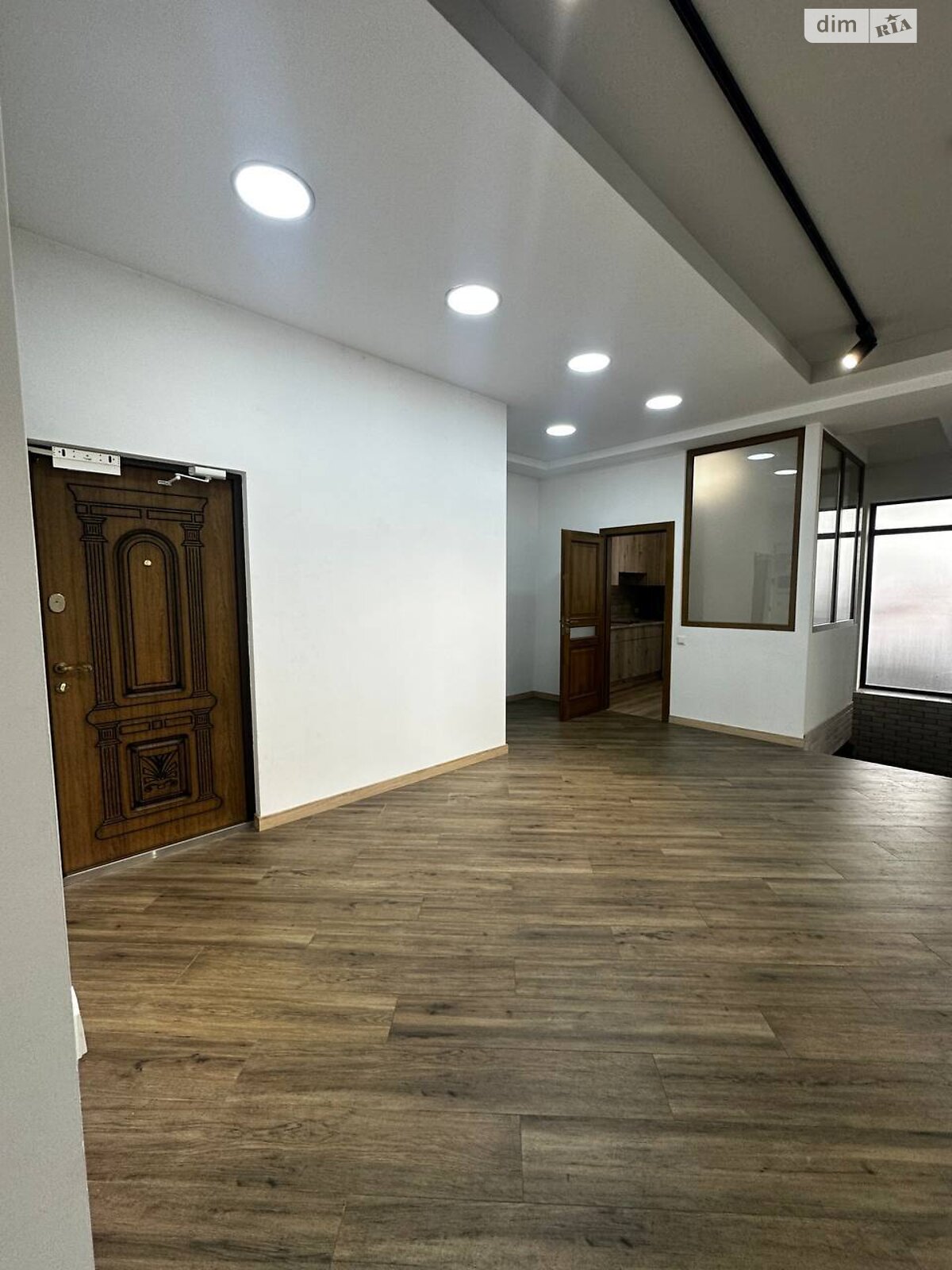 Коммерческое помещение в Ивано-Франковске, сдам в аренду по Драгоманова улица, район Центр, цена: 42 250 грн за объект фото 1