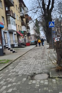 Комерційне приміщення в Івано-Франківську, здам в оренду по Івана Франка вулиця, район Центр, ціна: 31 463 грн за об’єкт фото 2