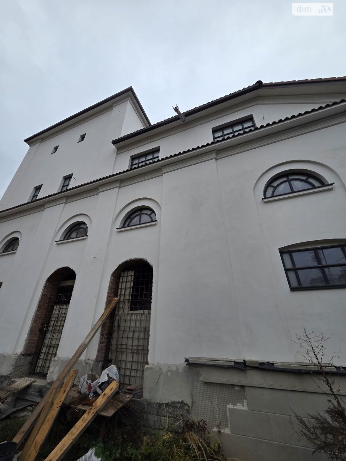 Коммерческое помещение в Ивано-Франковске, сдам в аренду по Кардинала Любомира Гузара улица 28, район Центр, цена: 141 960 грн за объект фото 1 Коммерческое помещение в Ивано-Франковске, сдам в аренду по Кардинала Любомира Гузара улица 28, район Центр, цена: 141 960 грн за объект фото 1