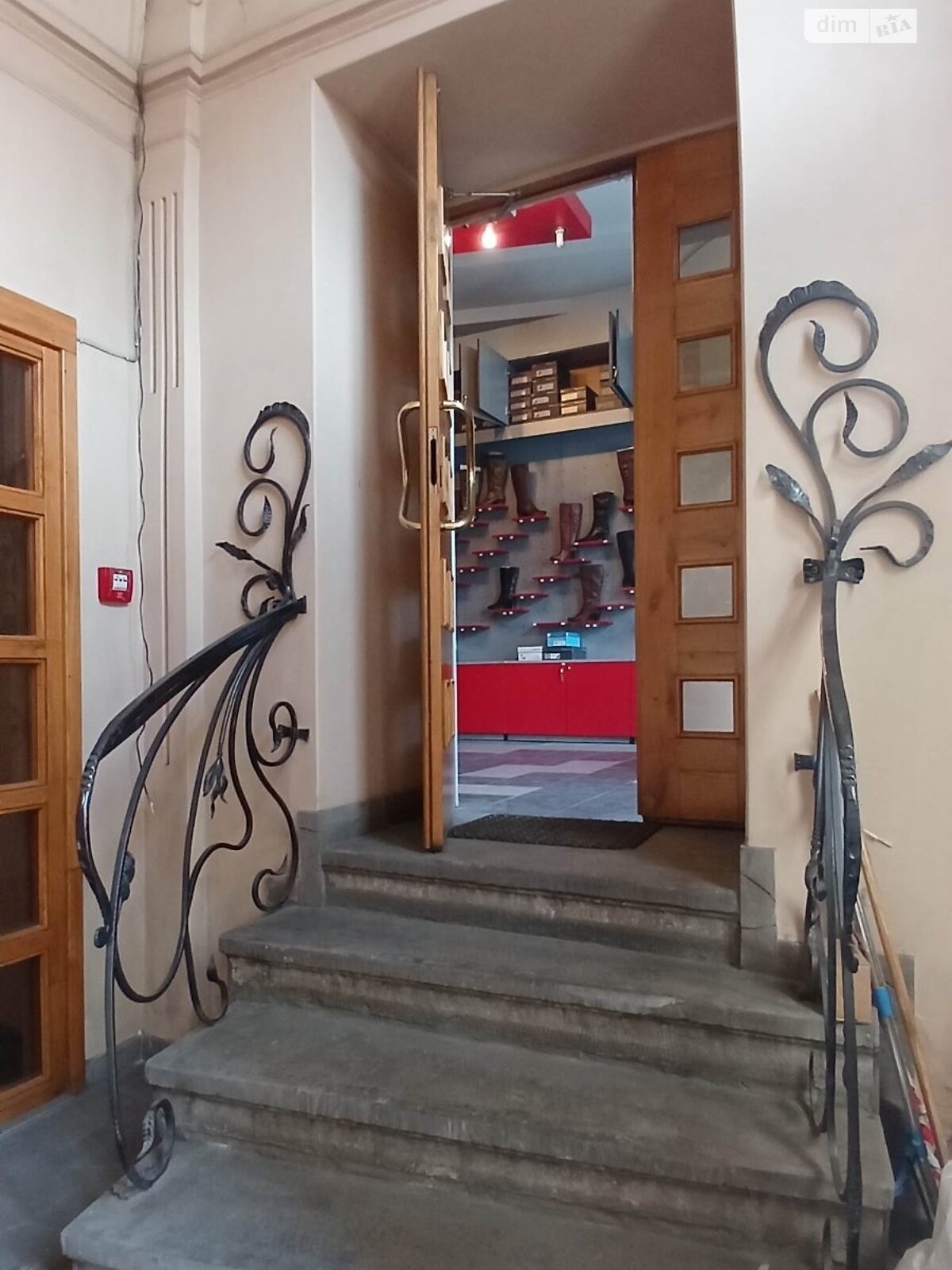 Комерційне приміщення в Івано-Франківську, здам в оренду по Стрільців Січових вулиця 6, район Центр, ціна: 44 000 грн за об’єкт фото 1 Комерційне приміщення в Івано-Франківську, здам в оренду по Стрільців Січових вулиця 6, район Центр, ціна: 44 000 грн за об’єкт фото 1