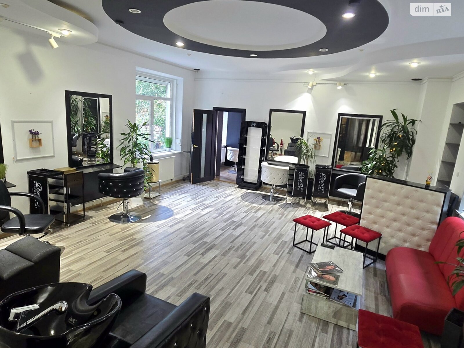 Комерційне приміщення в Івано-Франківську, здам в оренду по В’ячеслава Чорновола вулиця 20А, район Центр, ціна: 37 550 грн за об’єкт фото 1 Комерційне приміщення в Івано-Франківську, здам в оренду по В’ячеслава Чорновола вулиця 20А, район Центр, ціна: 37 550 грн за об’єкт фото 1