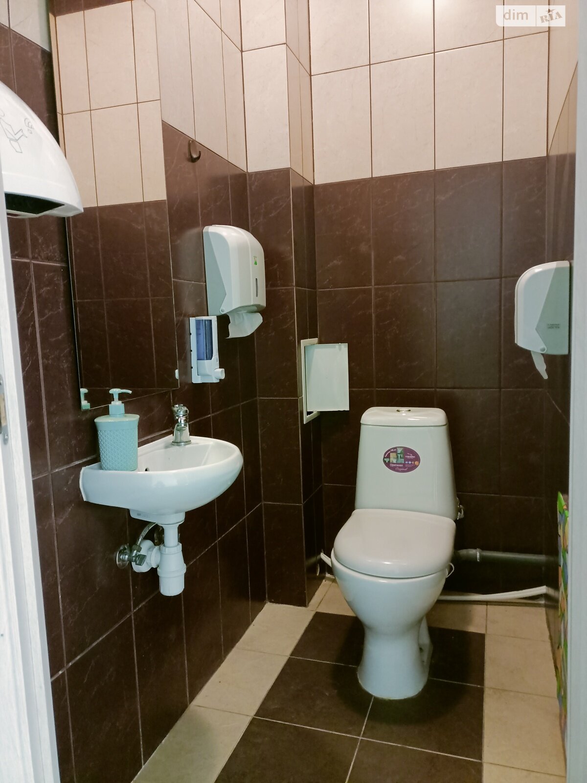 Комерційне приміщення в Івано-Франківську, здам в оренду по В’ячеслава Чорновола вулиця 82, район Центр, ціна: 24 675 грн за об’єкт фото 1