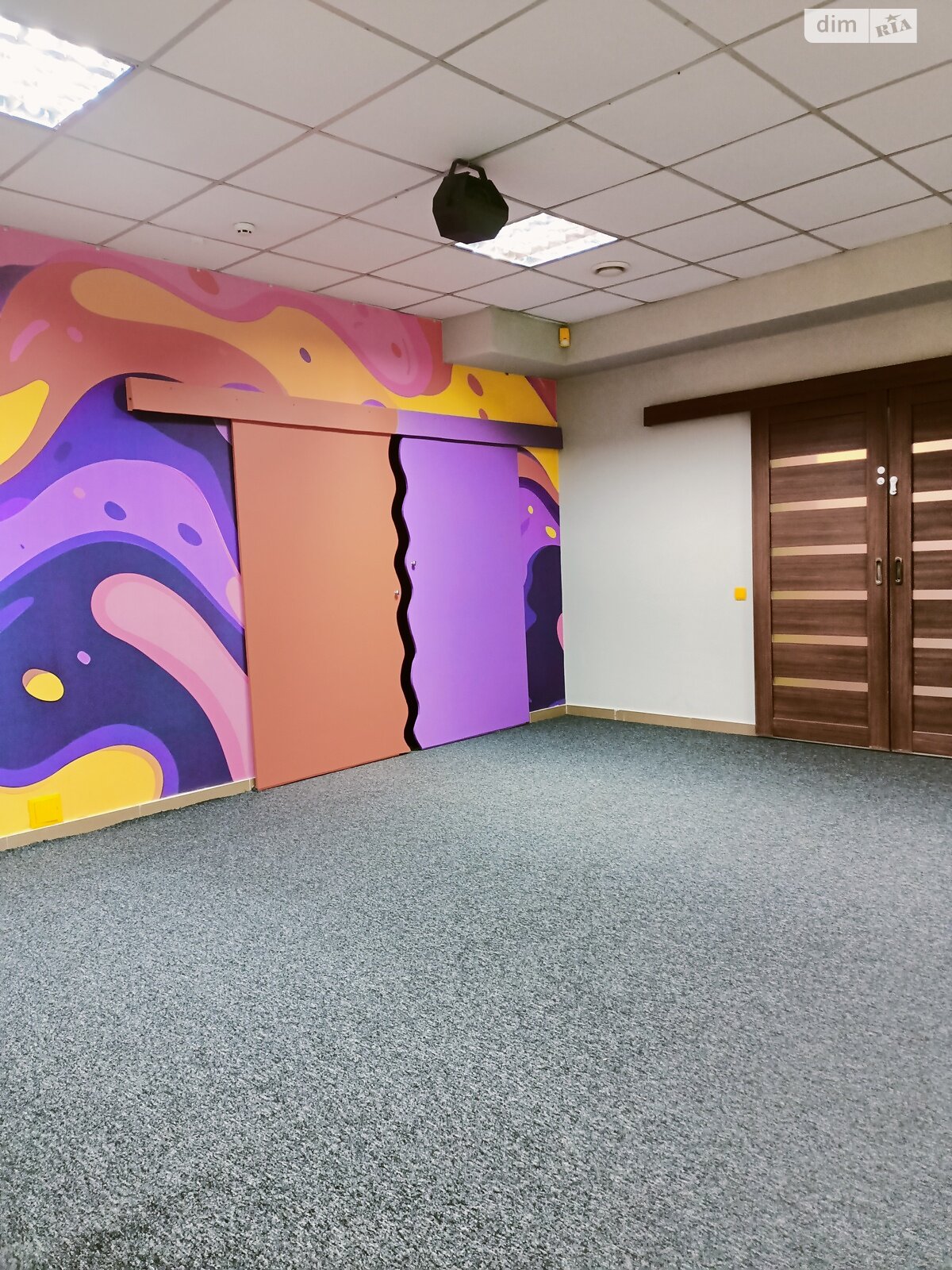 Комерційне приміщення в Івано-Франківську, здам в оренду по В’ячеслава Чорновола вулиця 82, район Центр, ціна: 24 675 грн за об’єкт фото 1