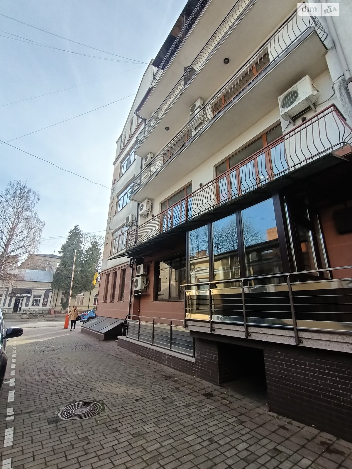 Комерційне приміщення в Івано-Франківську, здам в оренду по В’ячеслава Чорновола вулиця 82, район Центр, ціна: 24 675 грн за об’єкт фото 1