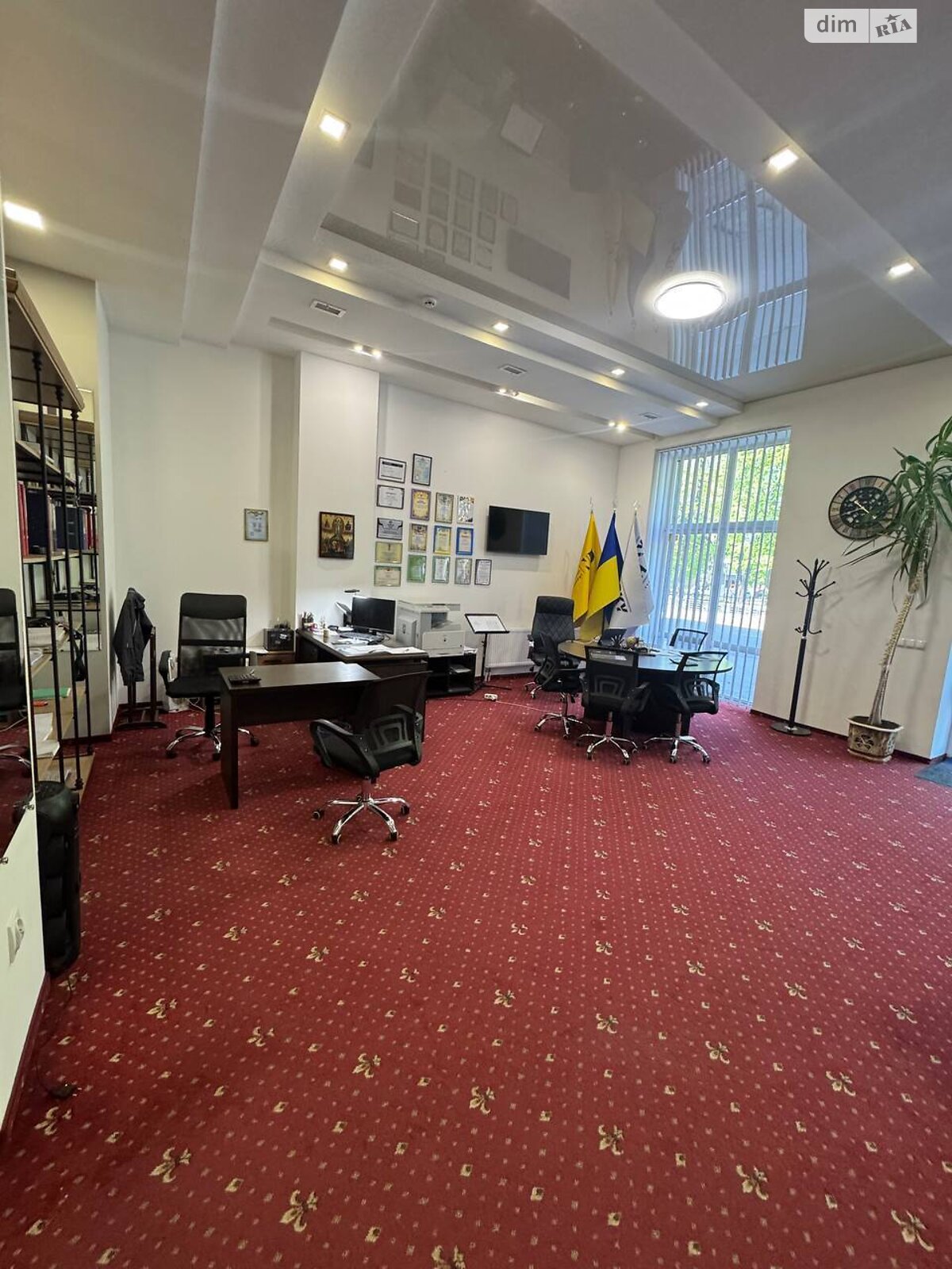 Комерційне приміщення в Івано-Франківську, здам в оренду по Залізнична вулиця, район Вокзал, ціна: 83 600 грн за об’єкт фото 1 Комерційне приміщення в Івано-Франківську, здам в оренду по Залізнична вулиця, район Вокзал, ціна: 83 600 грн за об’єкт фото 1