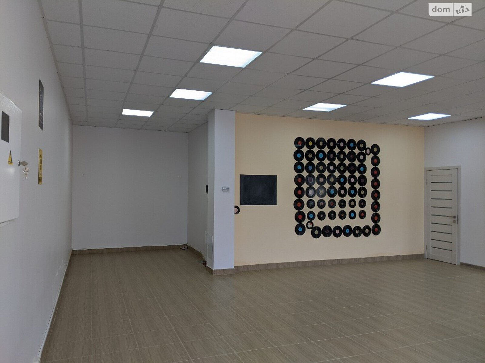 Комерційне приміщення в Івано-Франківську, здам в оренду по Молодіжна вулиця, ціна: 15 500 грн за об’єкт фото 1 Комерційне приміщення в Івано-Франківську, здам в оренду по Молодіжна вулиця, ціна: 15 500 грн за об’єкт фото 1