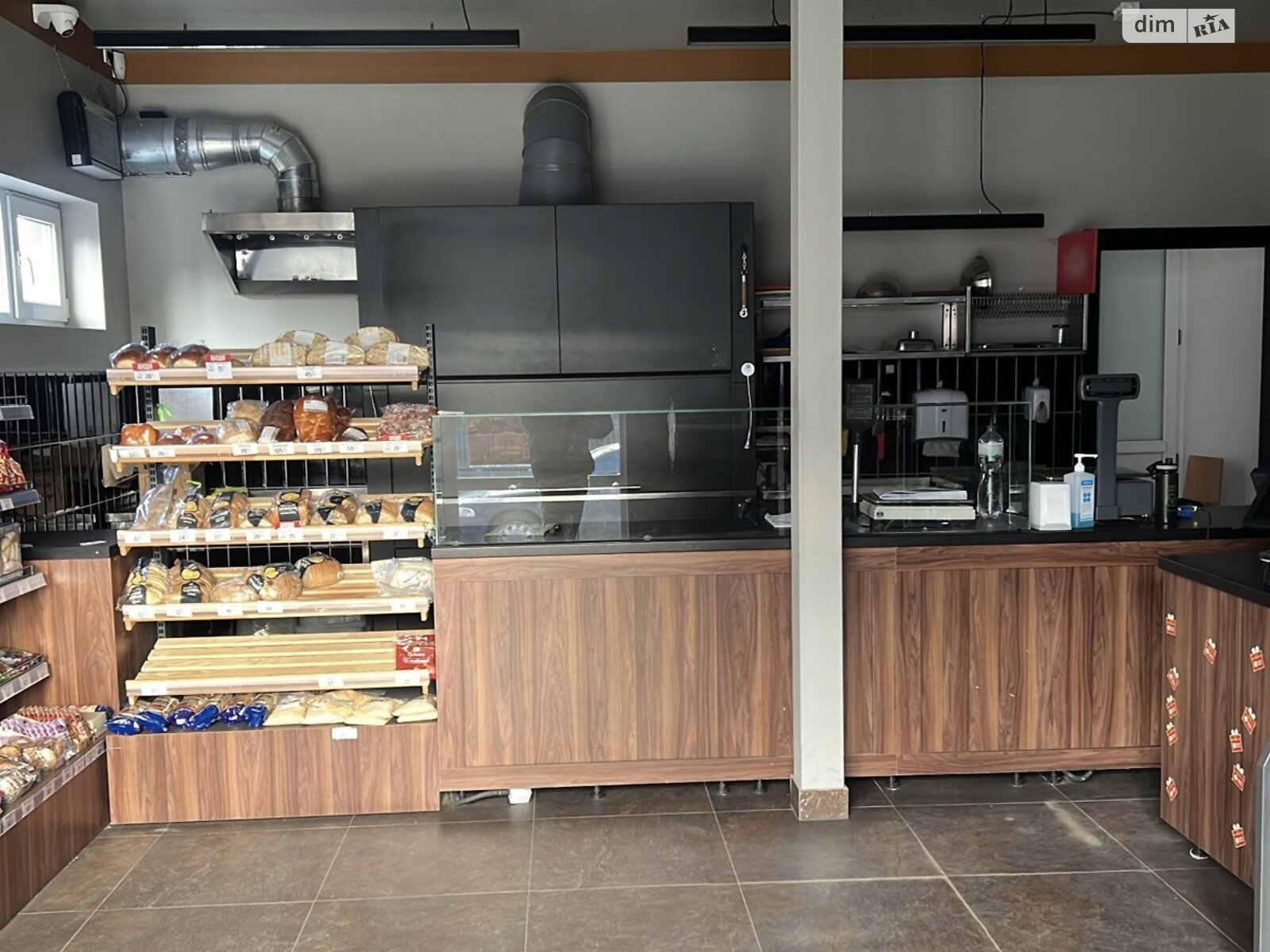 Коммерческое помещение в Жовкве, сдам в аренду по Коновальца улица, район Жолква, цена: 1 000 грн за объект фото 1