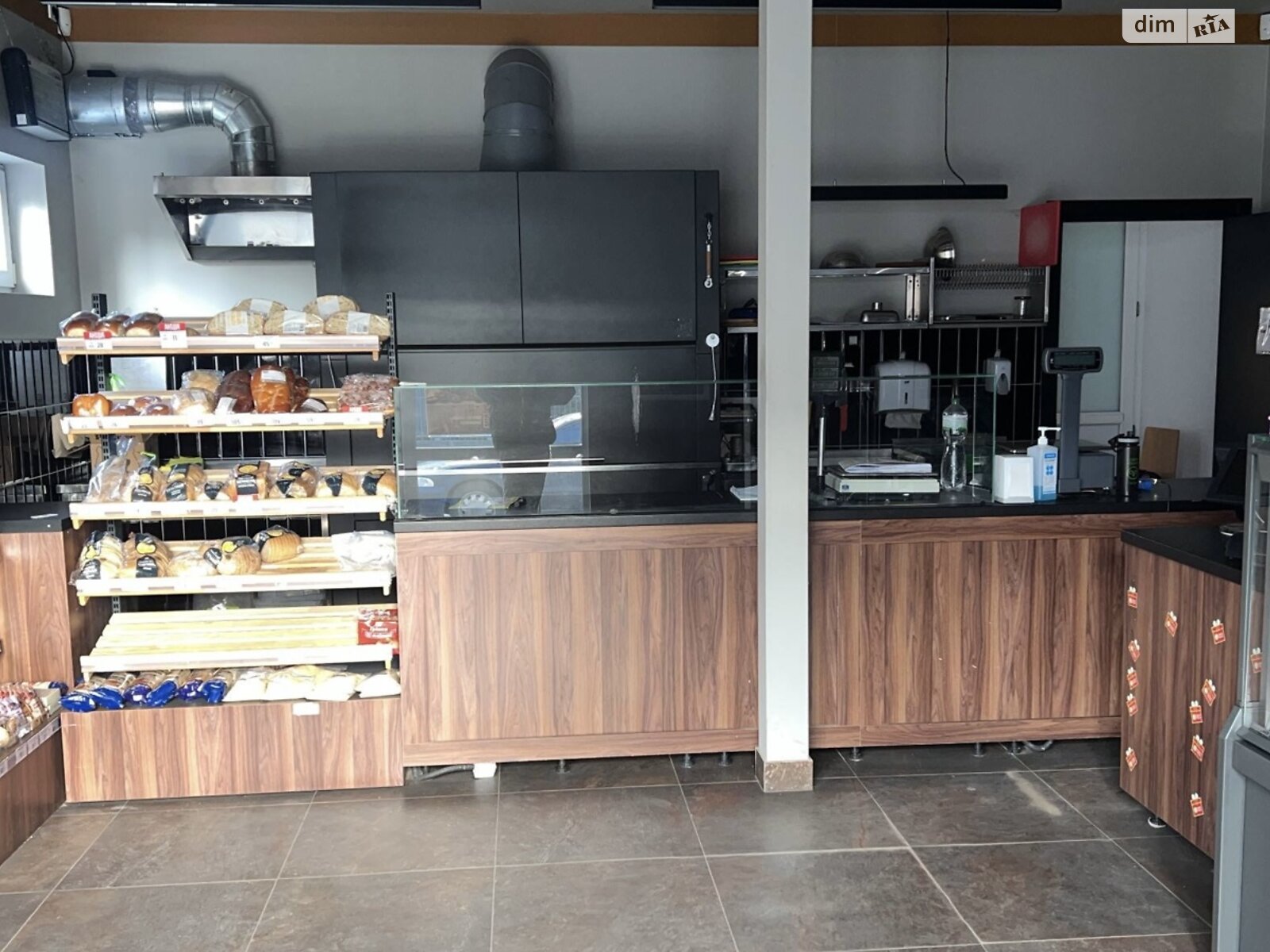 Коммерческое помещение в Жовкве, сдам в аренду по Коновальца улица, район Жолква, цена: 1 000 грн за объект фото 1