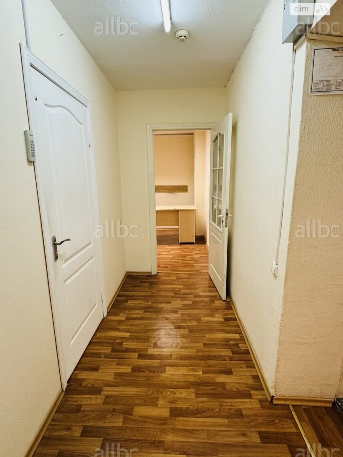 Коммерческое помещение в Киеве, сдам в аренду по Лабораторный переулок 1, район Рождественская, цена: 13 500 грн за объект фото 1