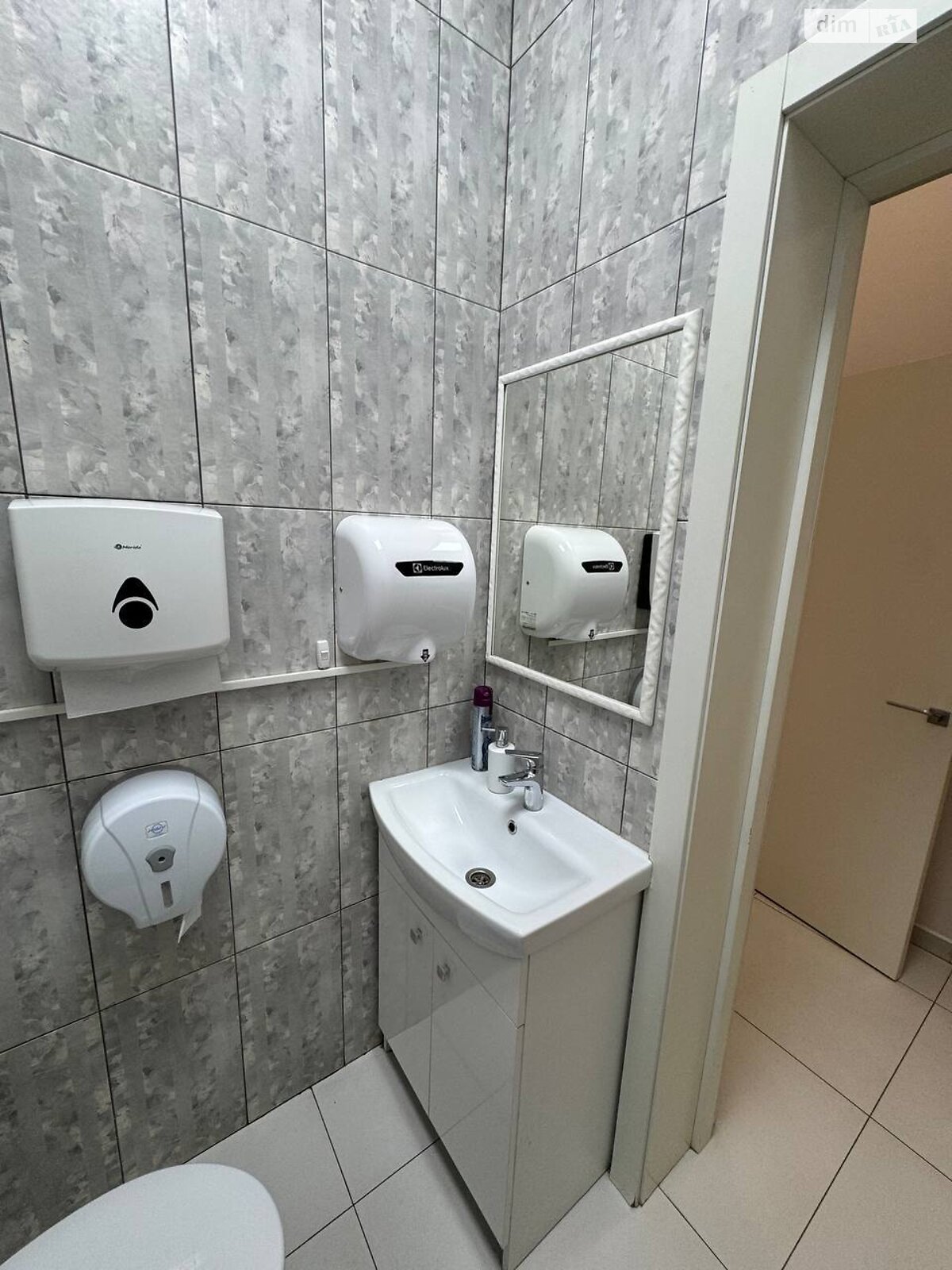 Коммерческое помещение в Киеве, сдам в аренду по Николая Бажана проспект 17, район Дарницкий, цена: 126 568 грн за объект фото 1 Коммерческое помещение в Киеве, сдам в аренду по Николая Бажана проспект 17, район Дарницкий, цена: 126 568 грн за объект фото 1