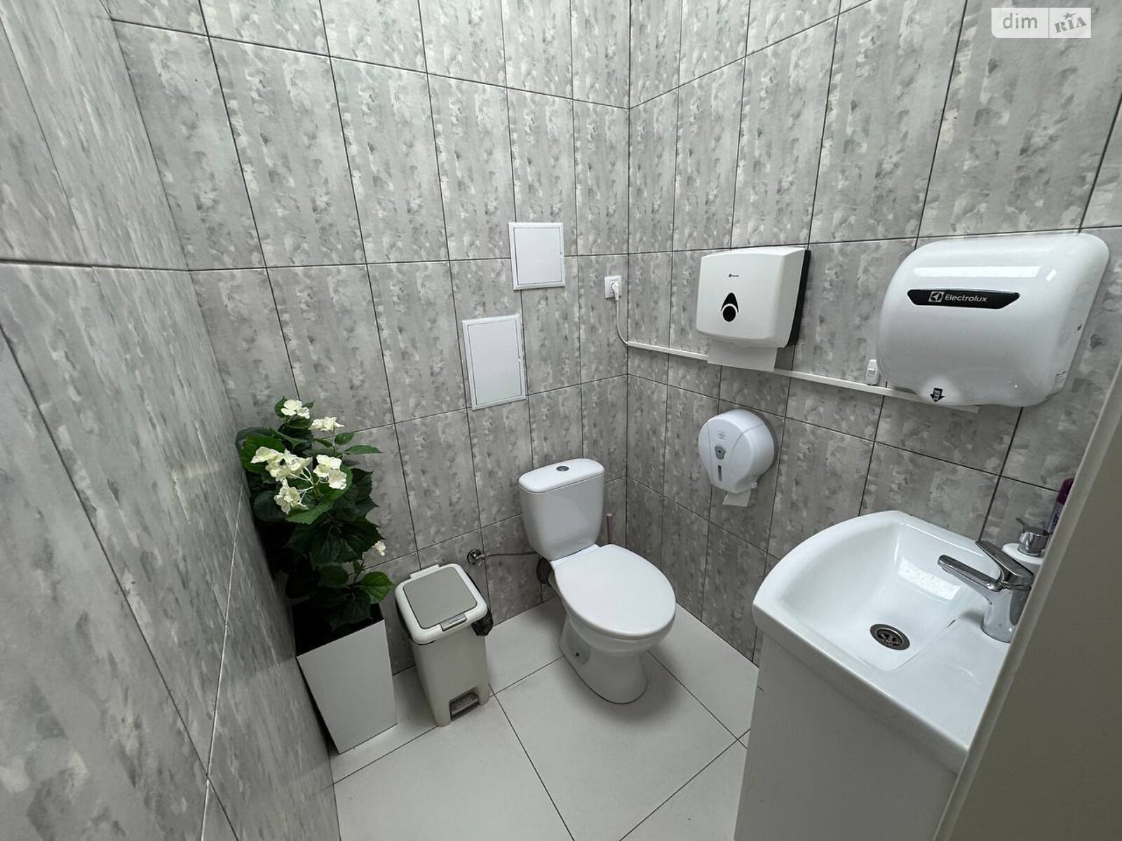 Коммерческое помещение в Киеве, сдам в аренду по Николая Бажана проспект 17, район Дарницкий, цена: 126 568 грн за объект фото 1 Коммерческое помещение в Киеве, сдам в аренду по Николая Бажана проспект 17, район Дарницкий, цена: 126 568 грн за объект фото 1